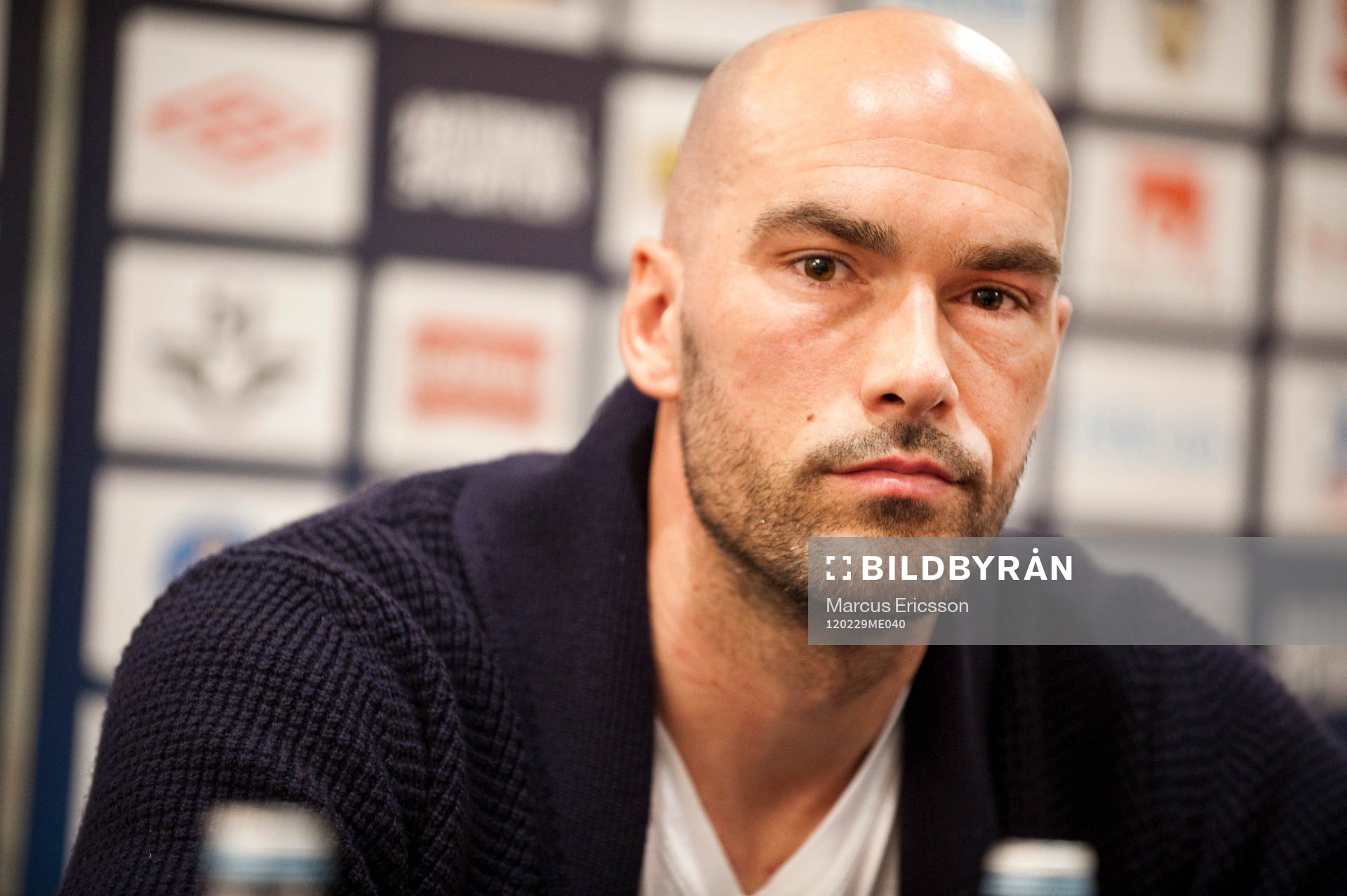 Presskonferens med Daniel Majstorovic som lämnar truppen