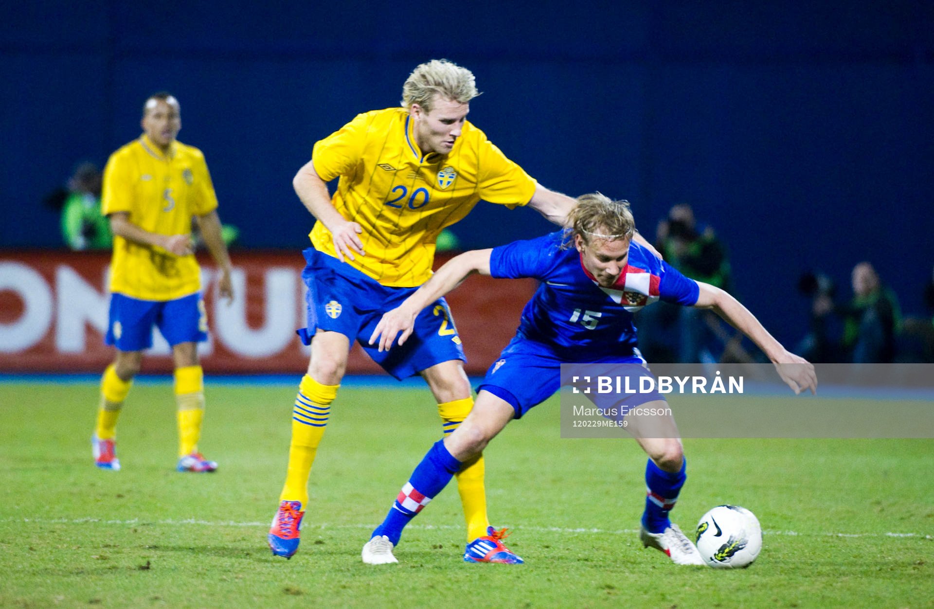 Ola Toivonen, Sverige och Domagoj Vida, Kroatien