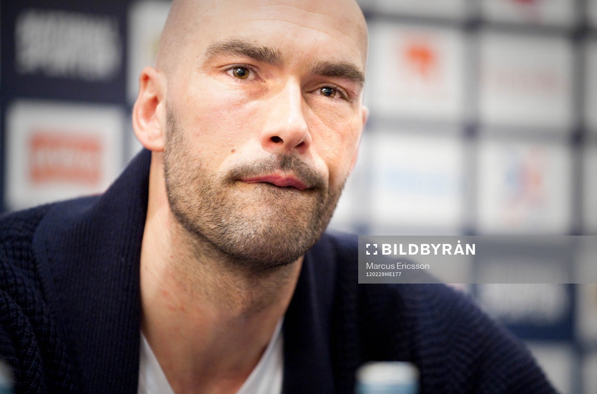 Presskonferens med Daniel Majstorovic som lämnar truppen