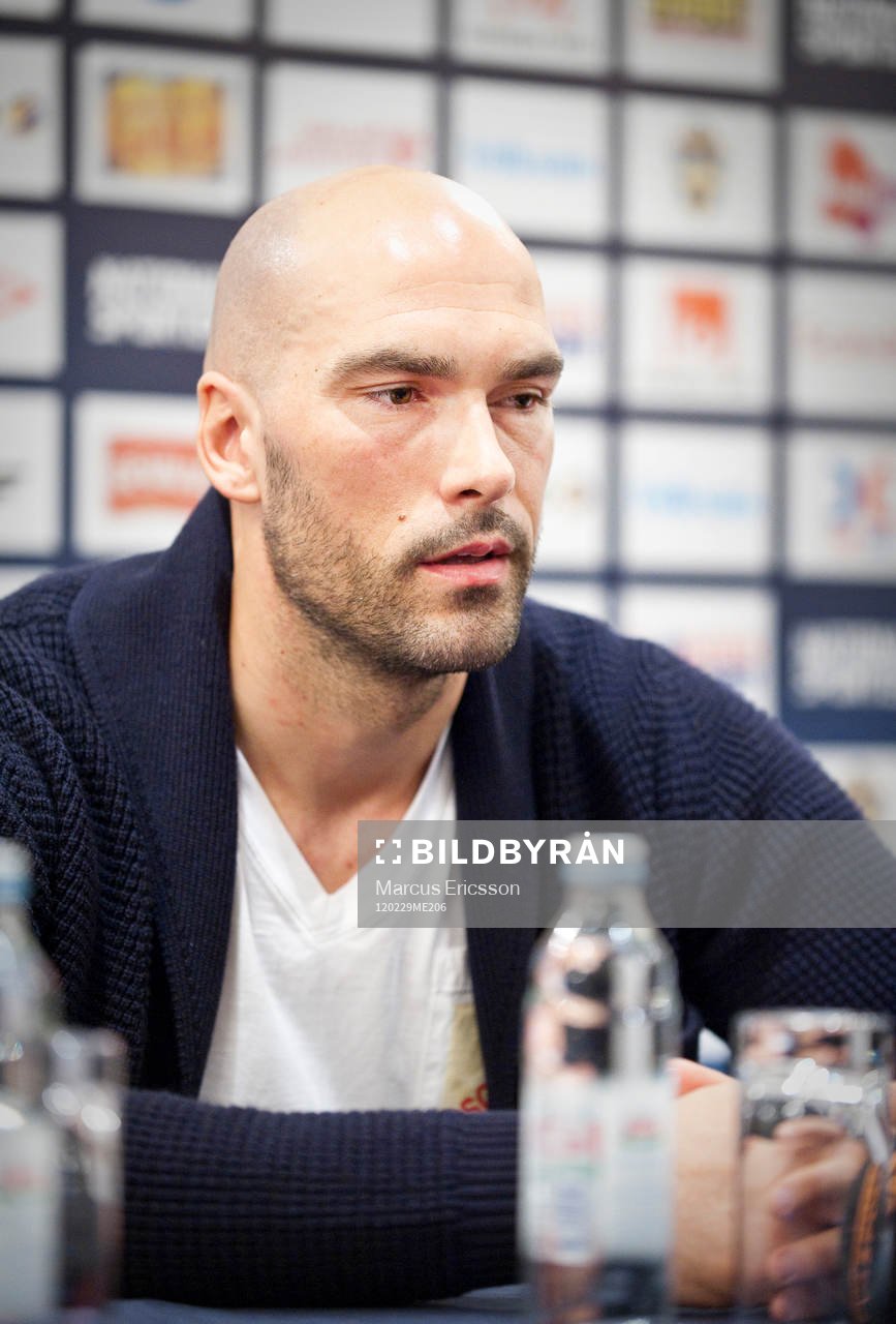 Presskonferens med Daniel Majstorovic som lämnar truppen