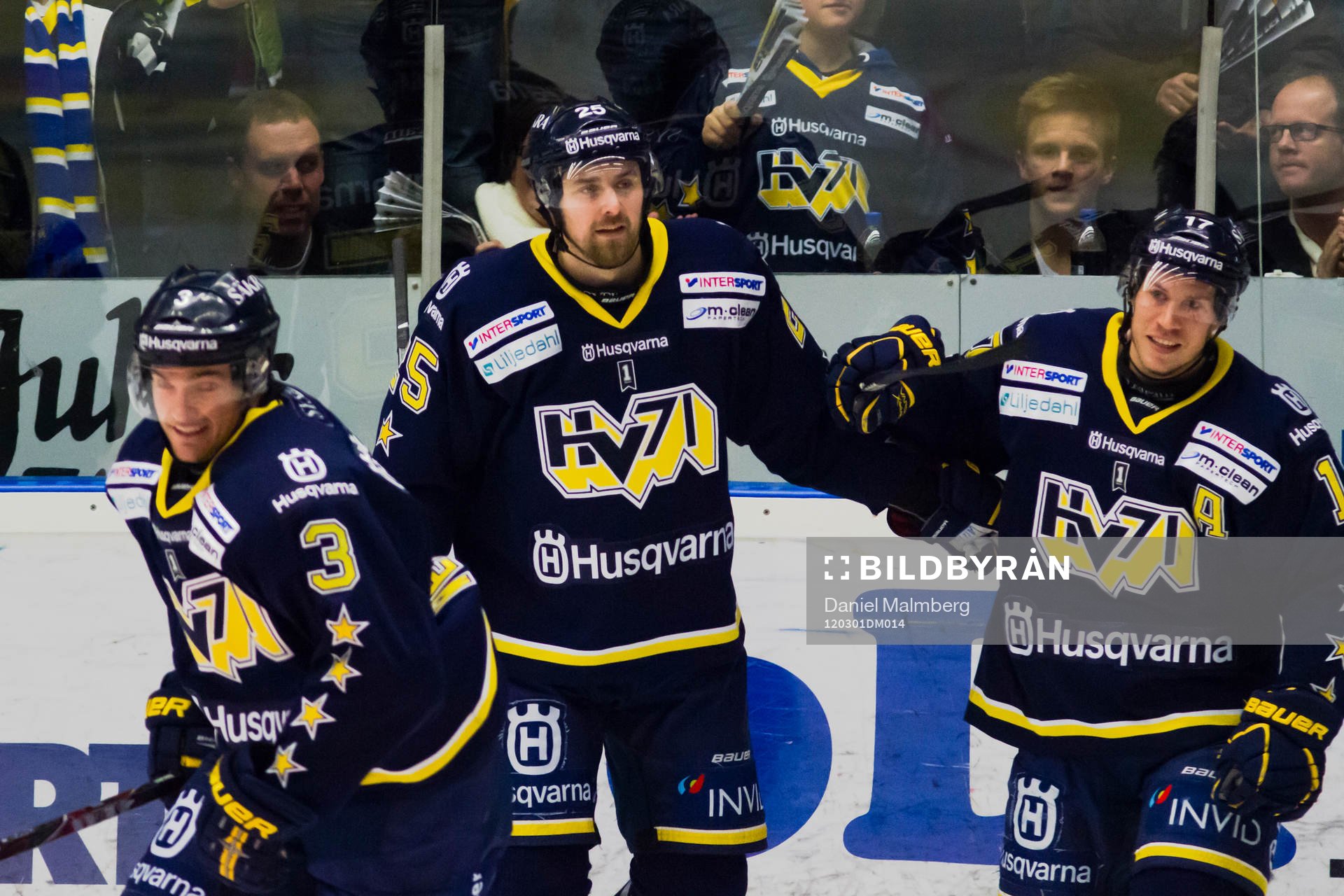Noah Welch, Mattias Karlsson, Andreas Falk, HV71, jubel