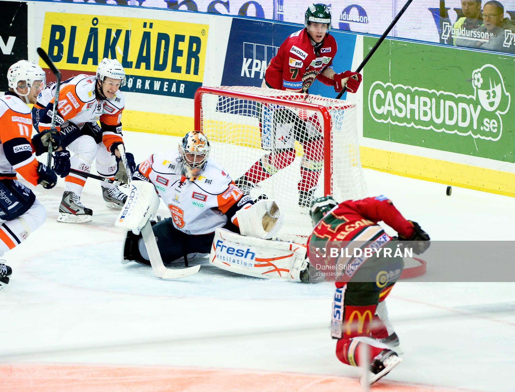 Per-Johan Axelsson, Frölunda, missar öppen kasse. Martin