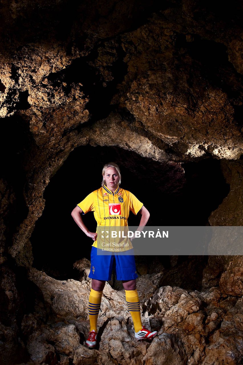 Lisa Dahlkvist, Sverige