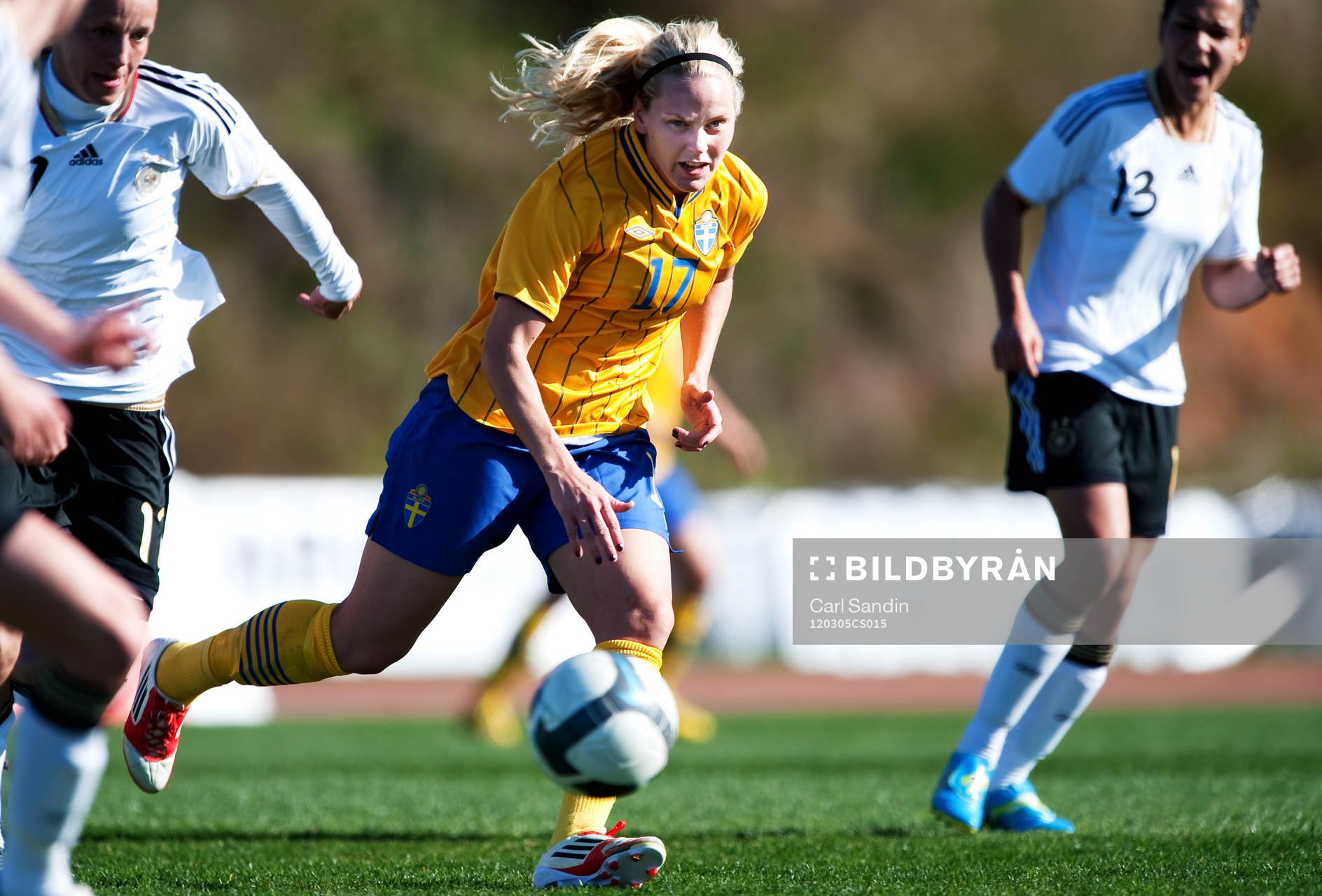 Lisa Dahlkvist, Sverige