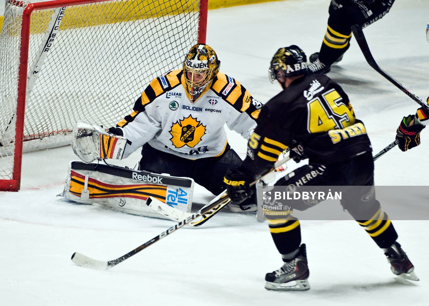 Joacim Eriksson, målvakt, Skellefteå och Oscar Steen, AIK