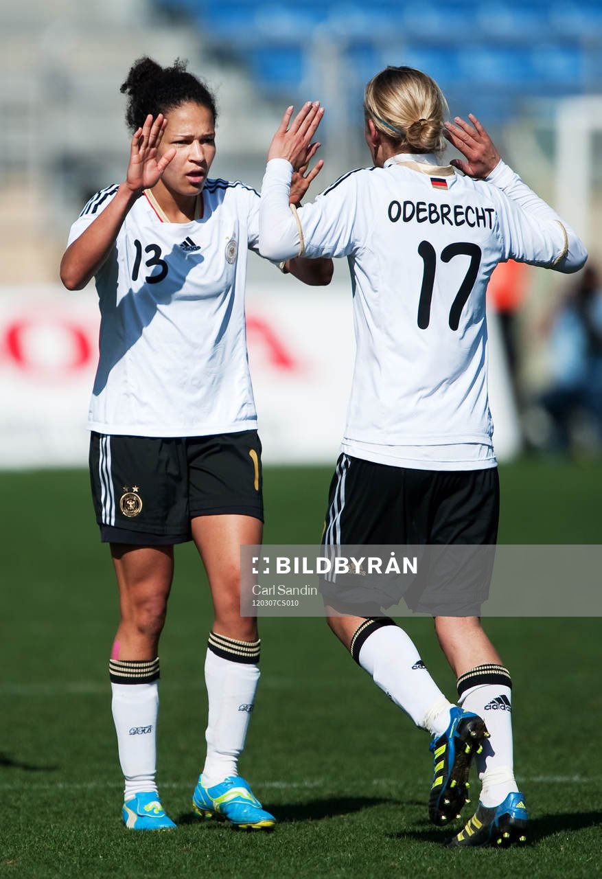 Celia Okoyno Da Mbabi, Tyskland, jubel