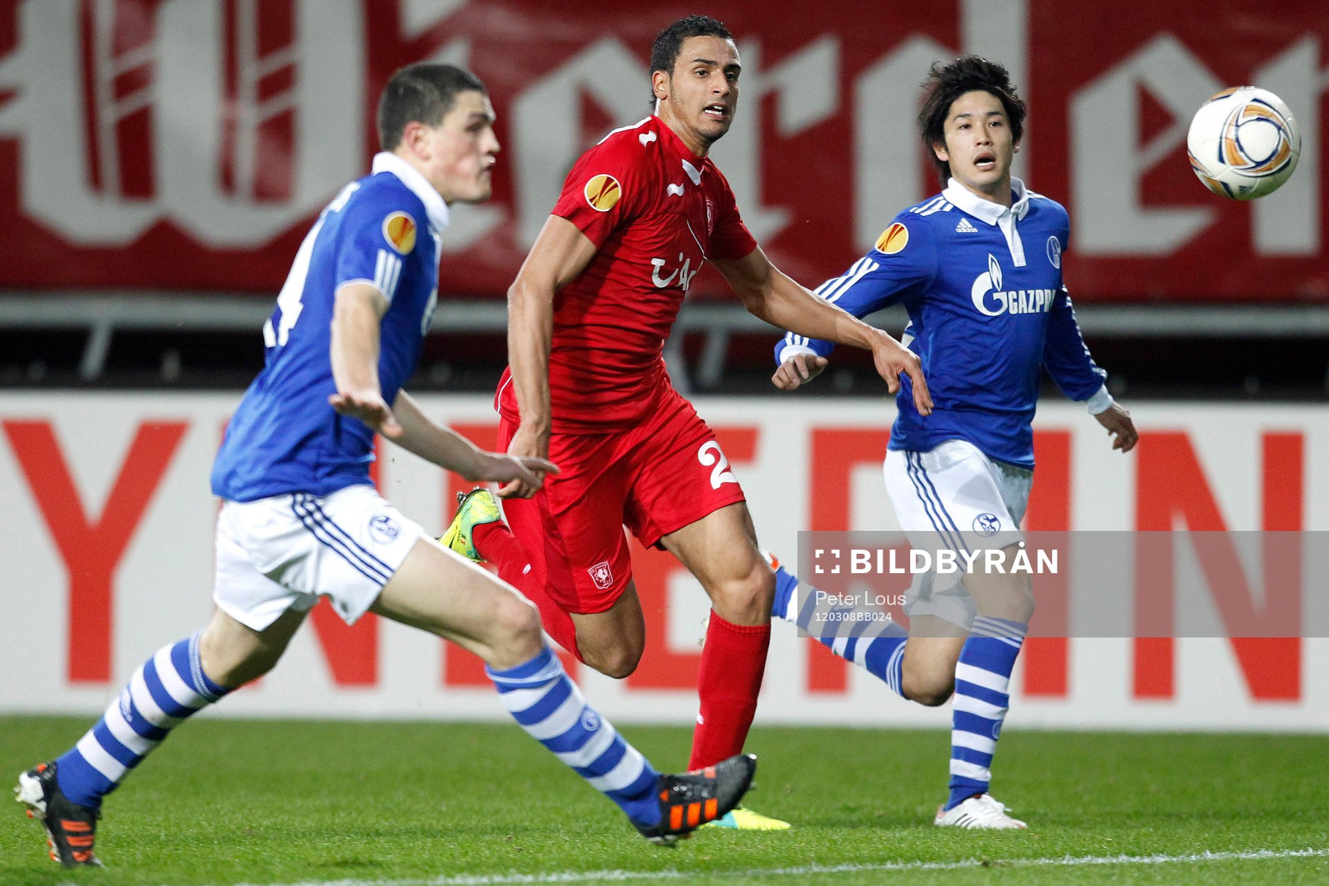  Nacer Chadli, Twente mot Atsuto Uchida och Kyriakos Papadopoulos, Schalke.