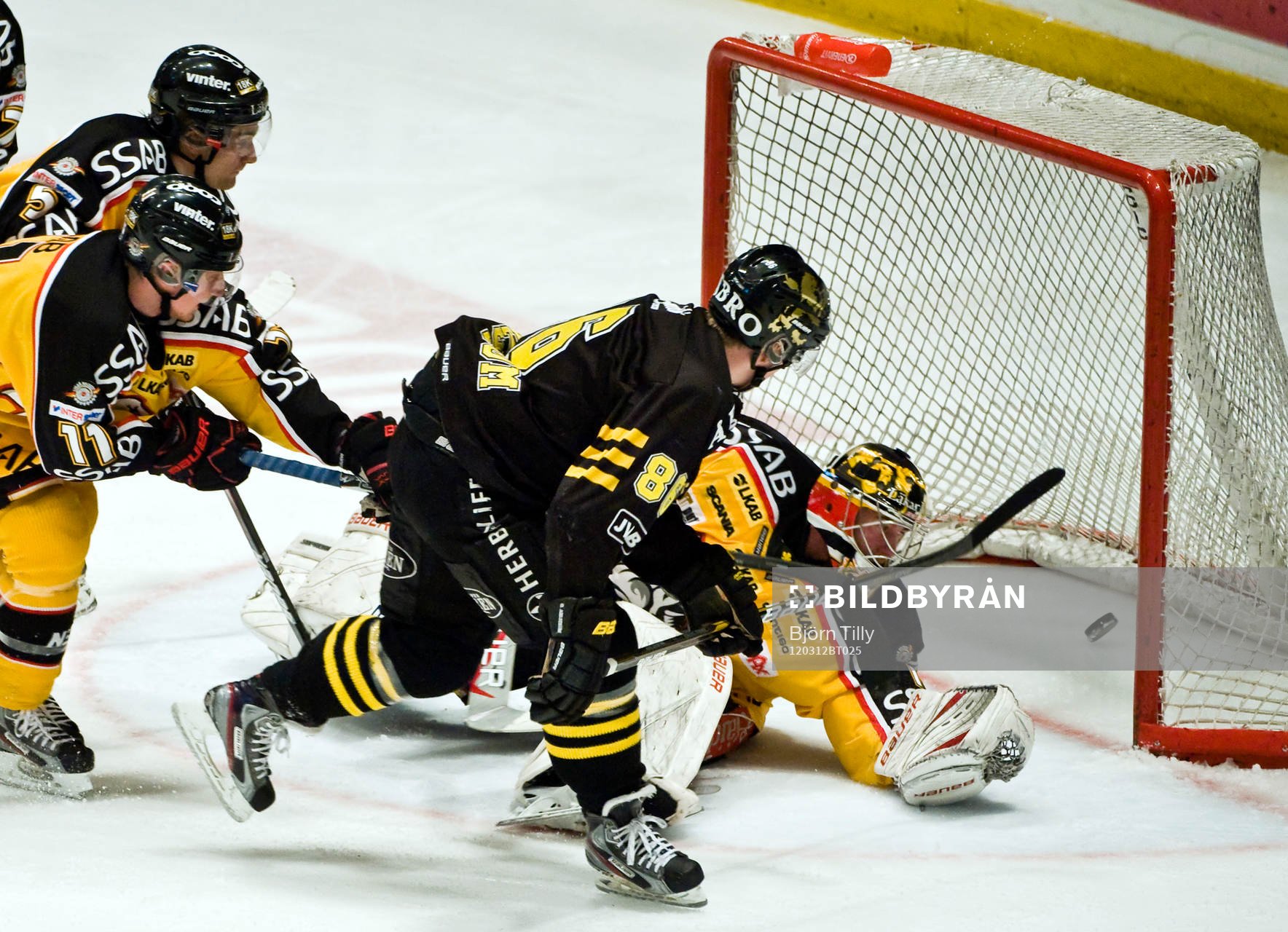 Oscar Ahlström, AIK gör 2-1 på David Rautio, målvakt,