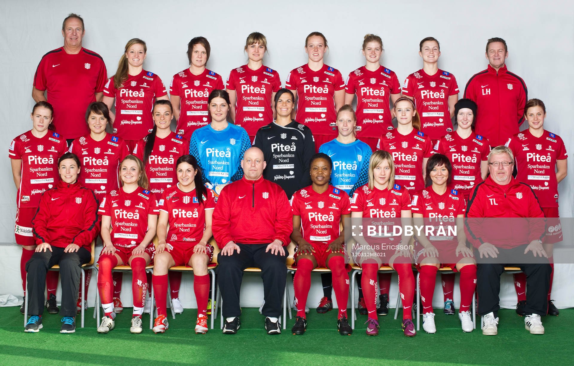 Bakre raden fr v: Birger Grahn, målvaktstränare, Jennifer