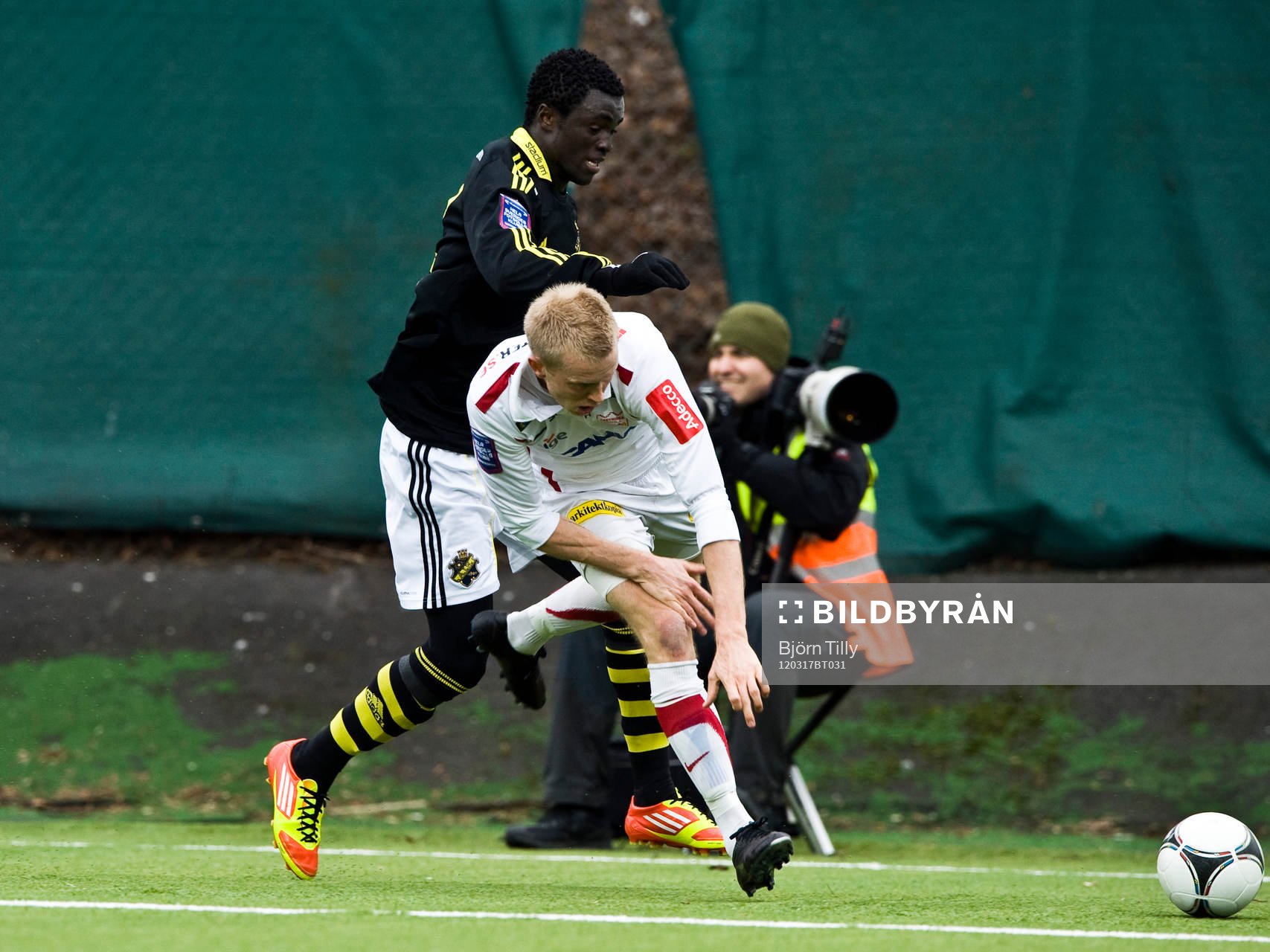 Kwame Karikari, AIK och Mikael Torstensson, Assyriska