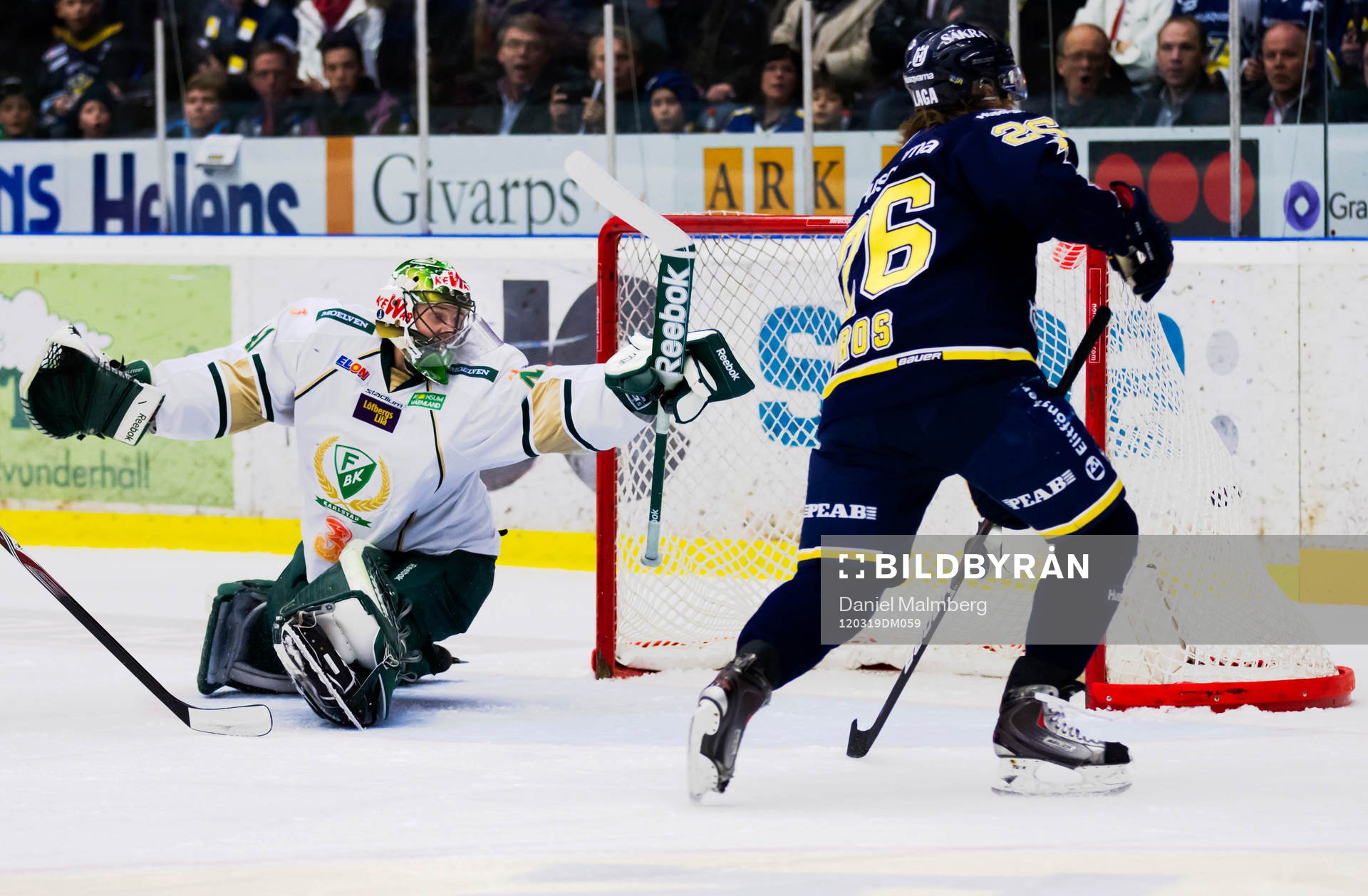 Kamil Piros, HV71 gör mål bakom Cristopher Nihlstorp,