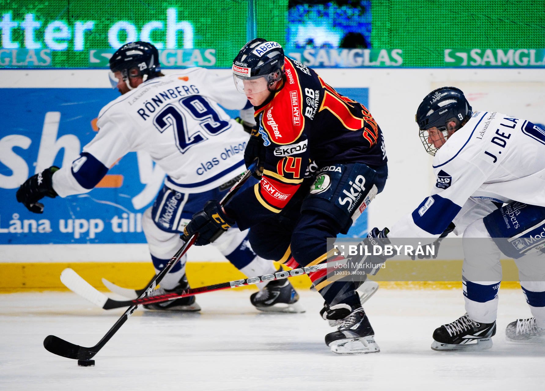 Fredrik Claesson, Djurgården, tar sig igenom försvaret