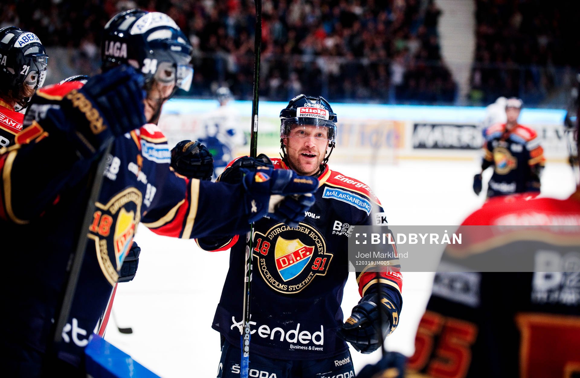 Jimmie Ölvestad, Djurgården, gratuleras till sitt 3-1-mål