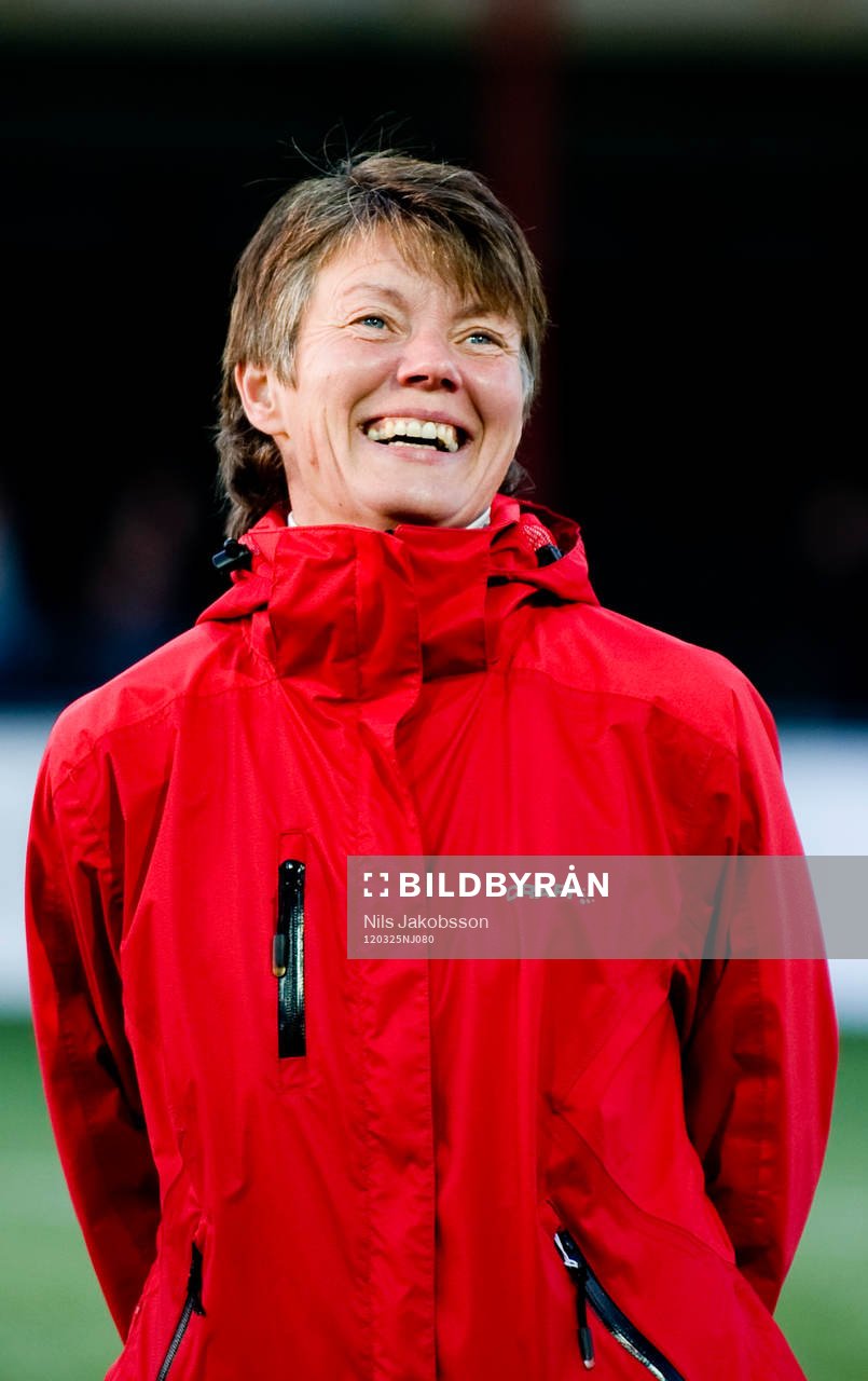 Lena Videkull delade ut pris. (Prisutdelare)