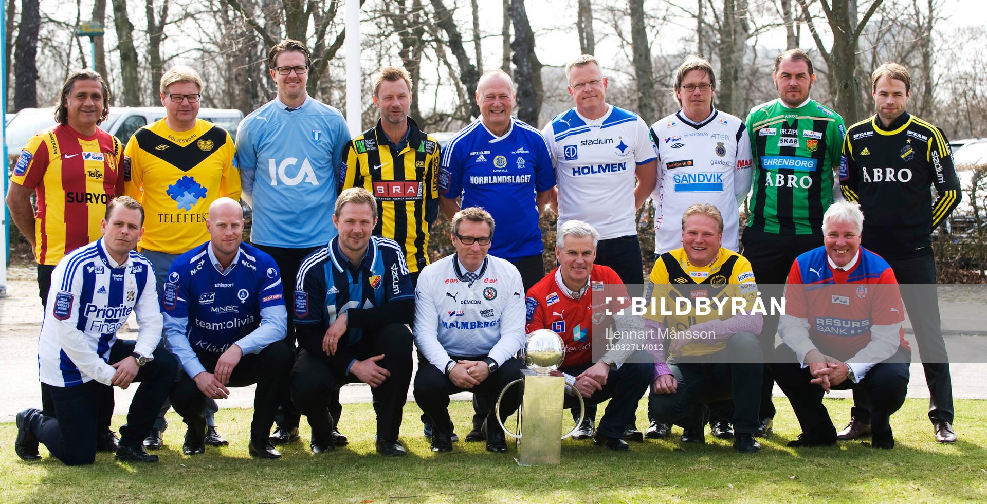 16 tränare, sittande fr.v.: Mikael Stahre, IFK Göteborg,