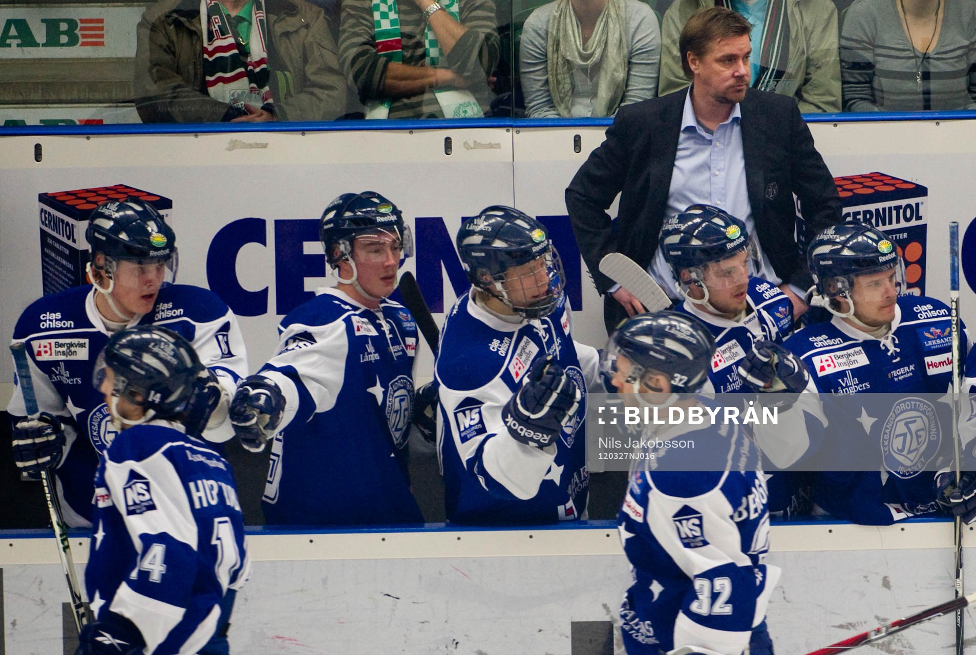 Tommy Salo, tränare och Leksands spelare jublar, jubel