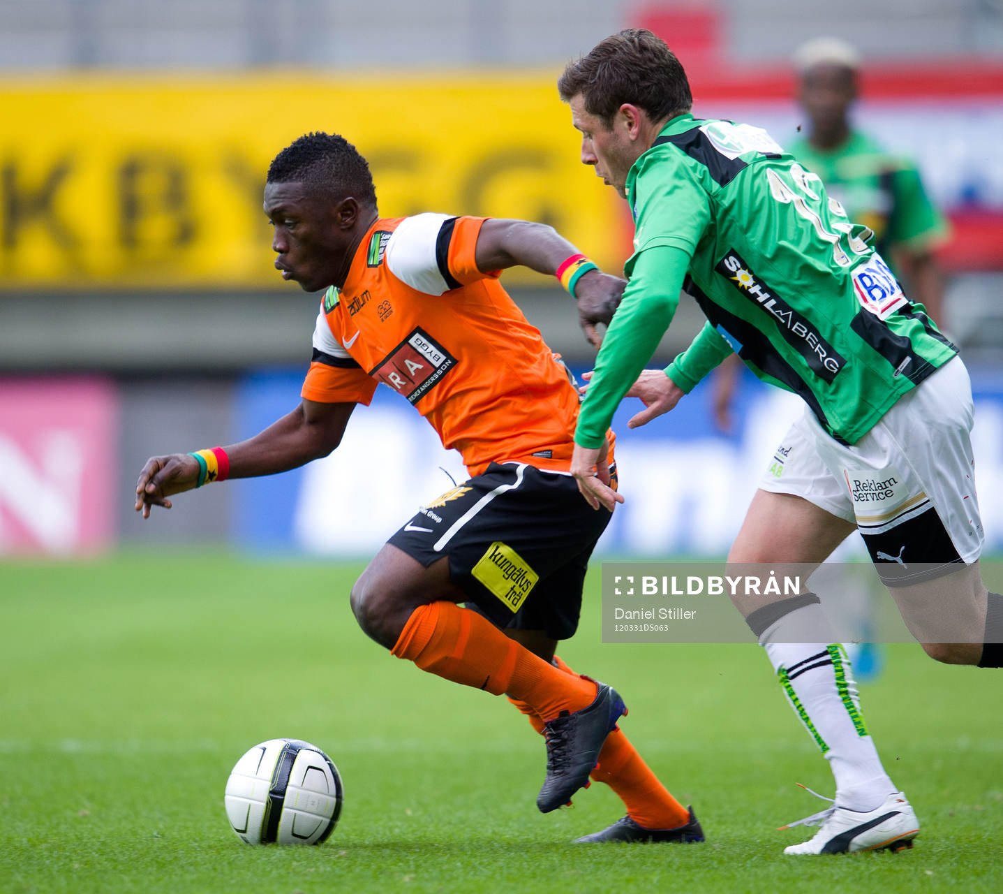 Majeed Waris, Häcken. Calum Angus, Gais