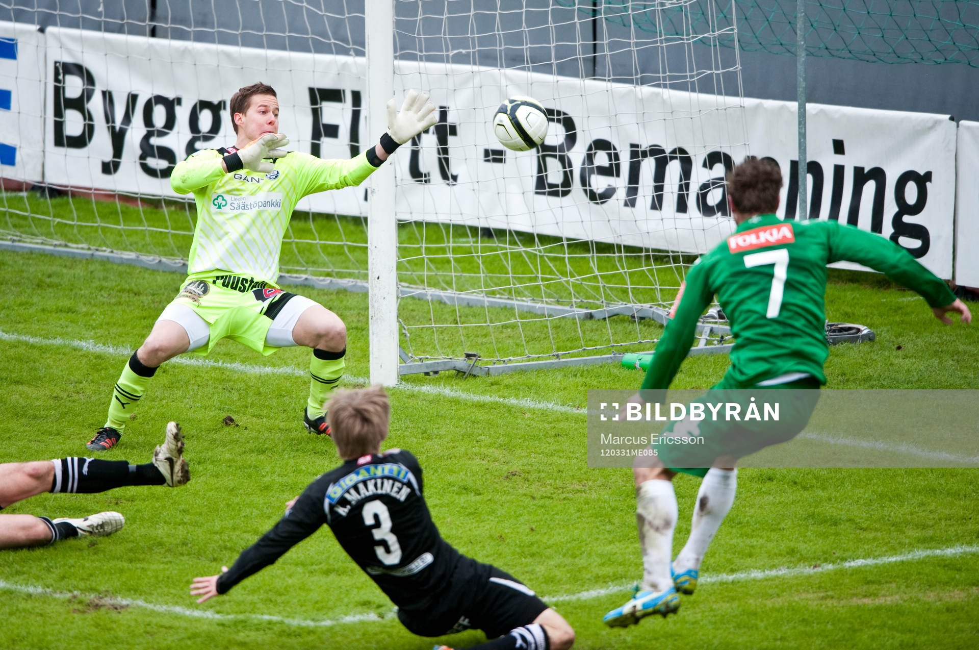 Christophe Lallet, hammarby skjuter på Moisander, målvakt