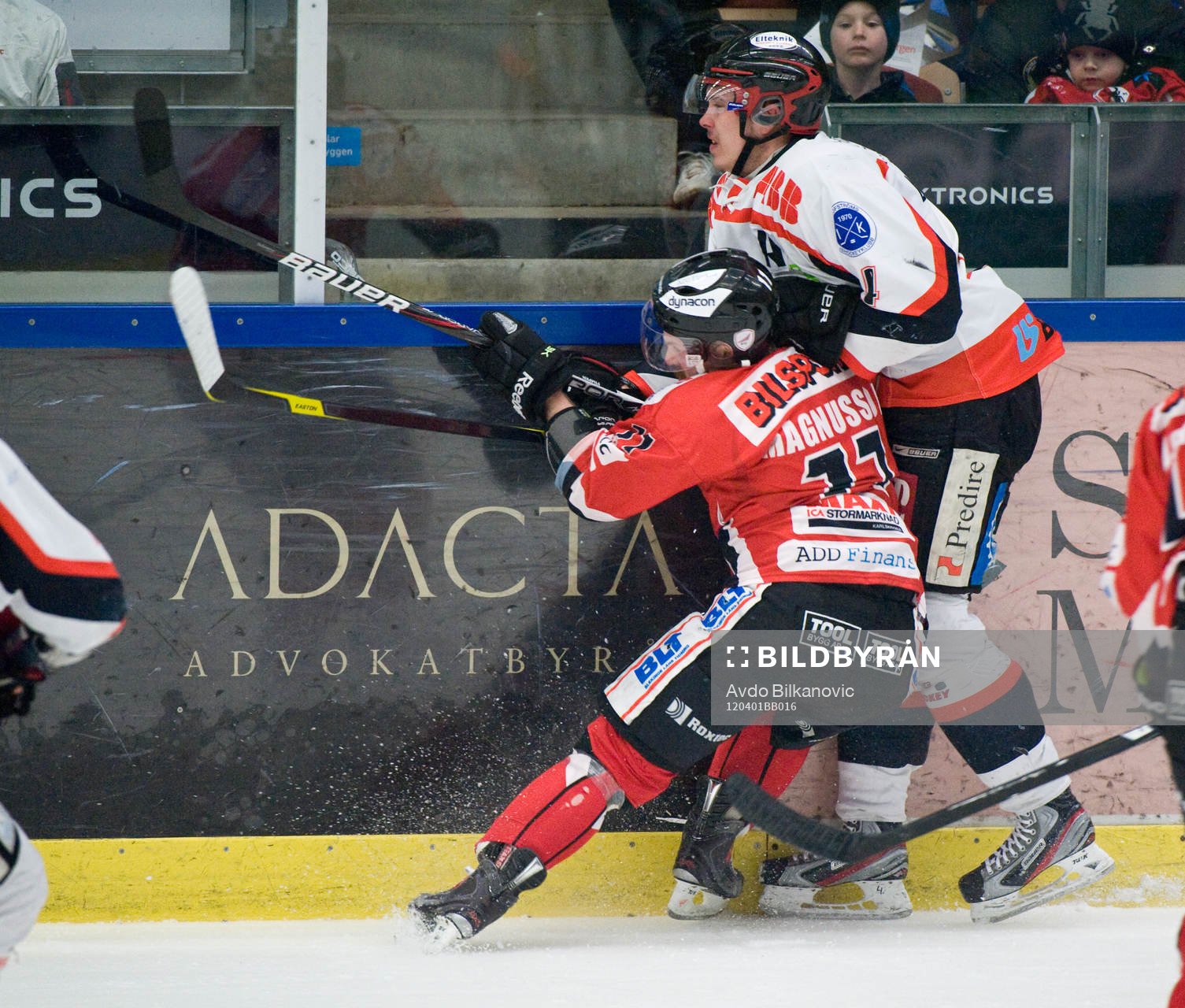 Jimmie Svensson, Karlskrona, stoppar Dave Lindarv,