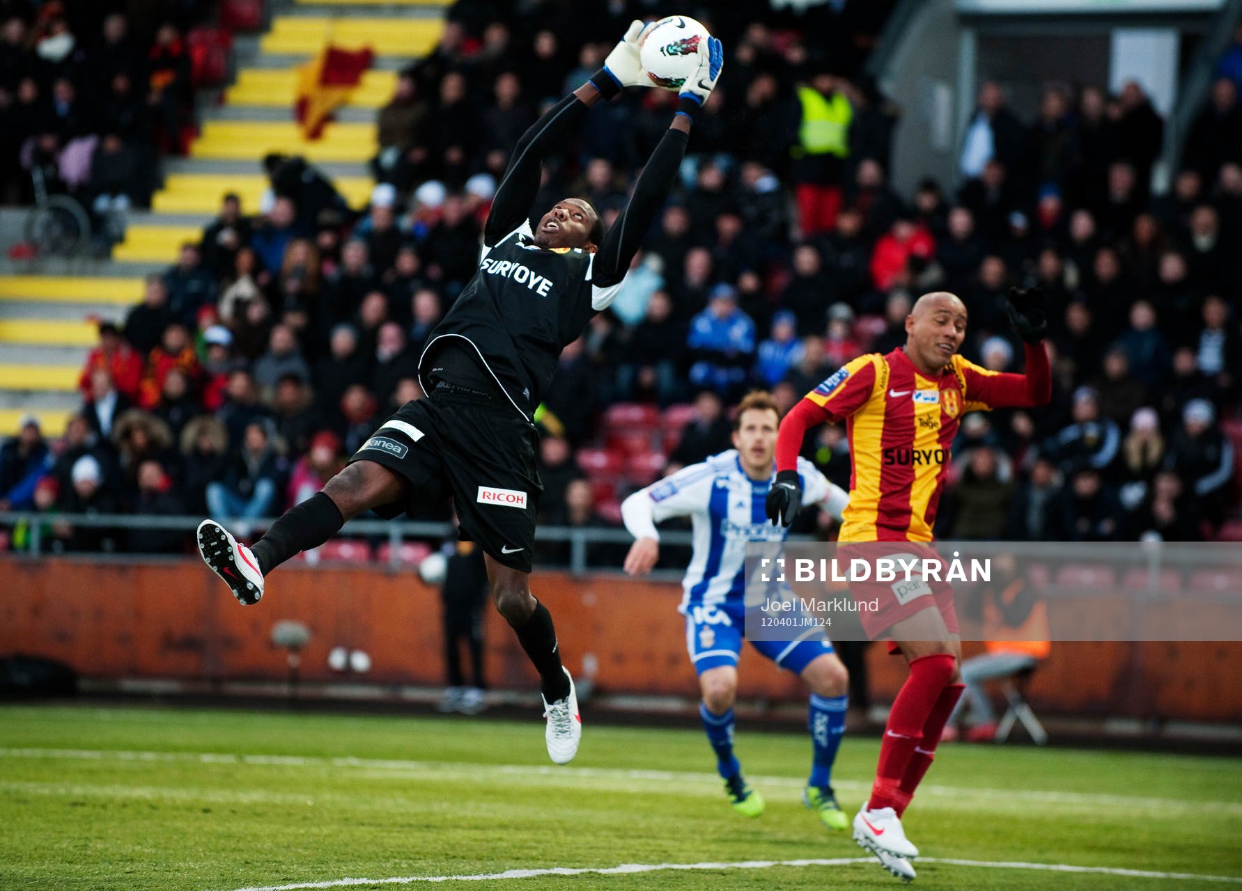 Dwayne Miller, målvakt, Syrianska, fångar bollen