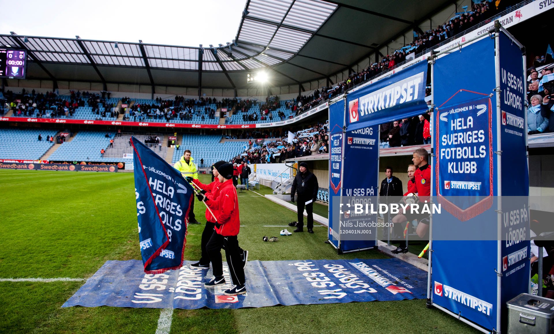 Lagen tågar in på Swedbank Stadion, Svenska Spel