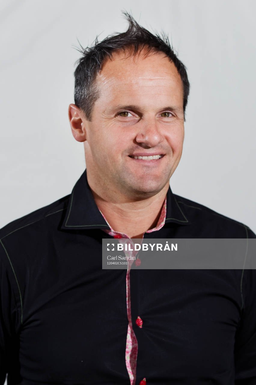Azrudin Valentic, tränare, Assyriska
