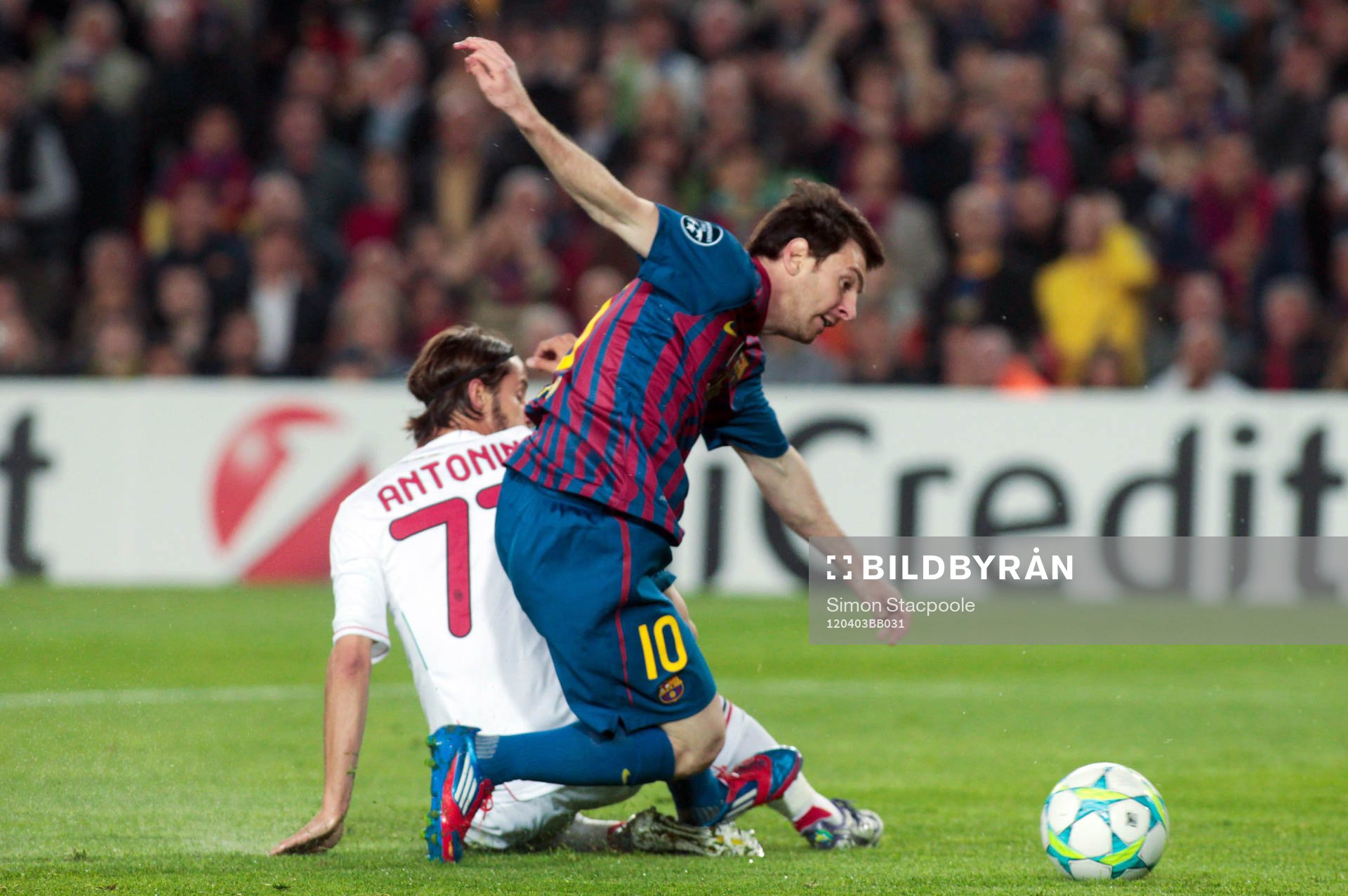 Lionel Messi, Barcelona och Luca Antonini , Milan
