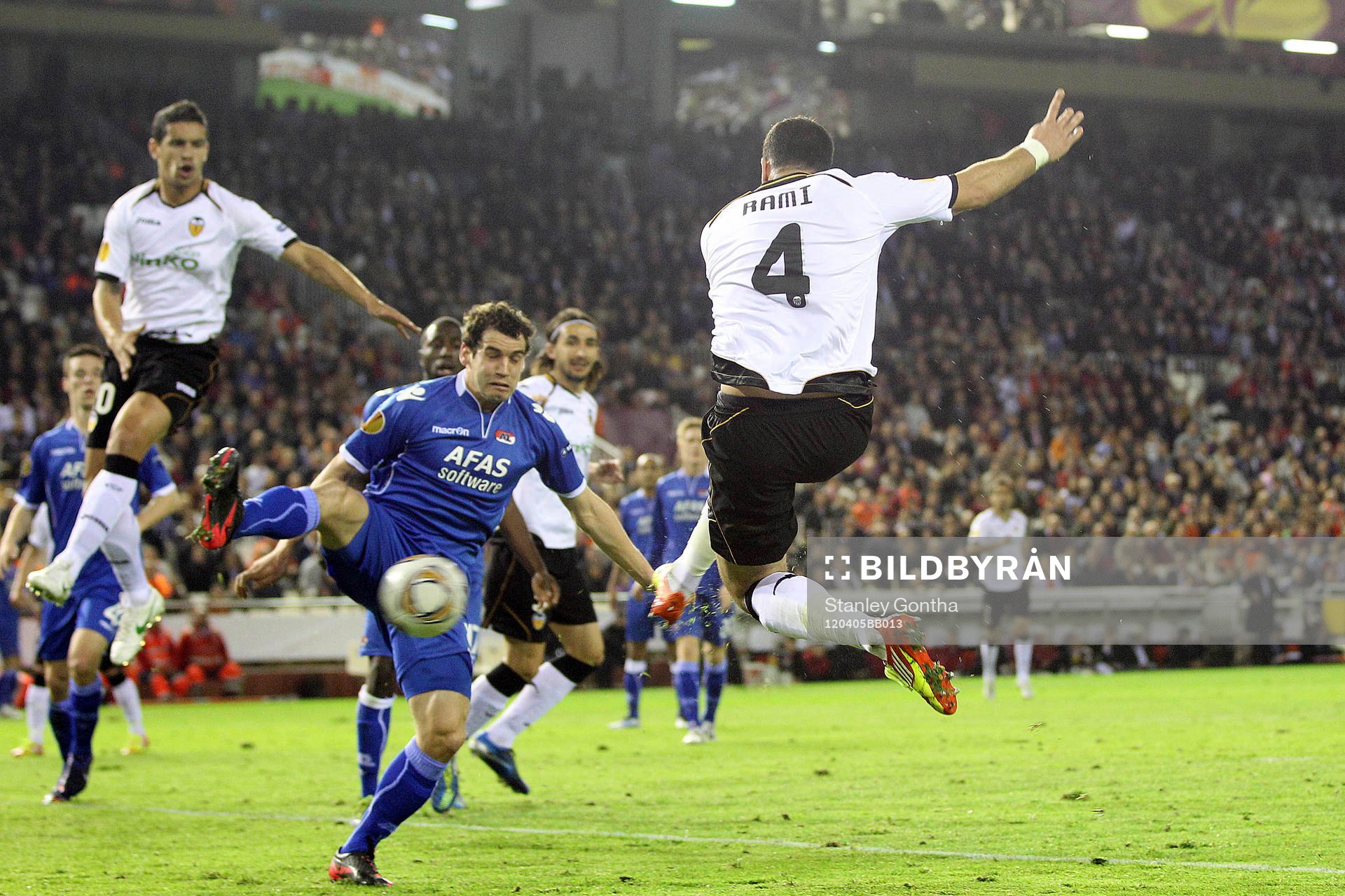Adil Rami, Valencia gör 2-0. Dirk Marcellis, AZ