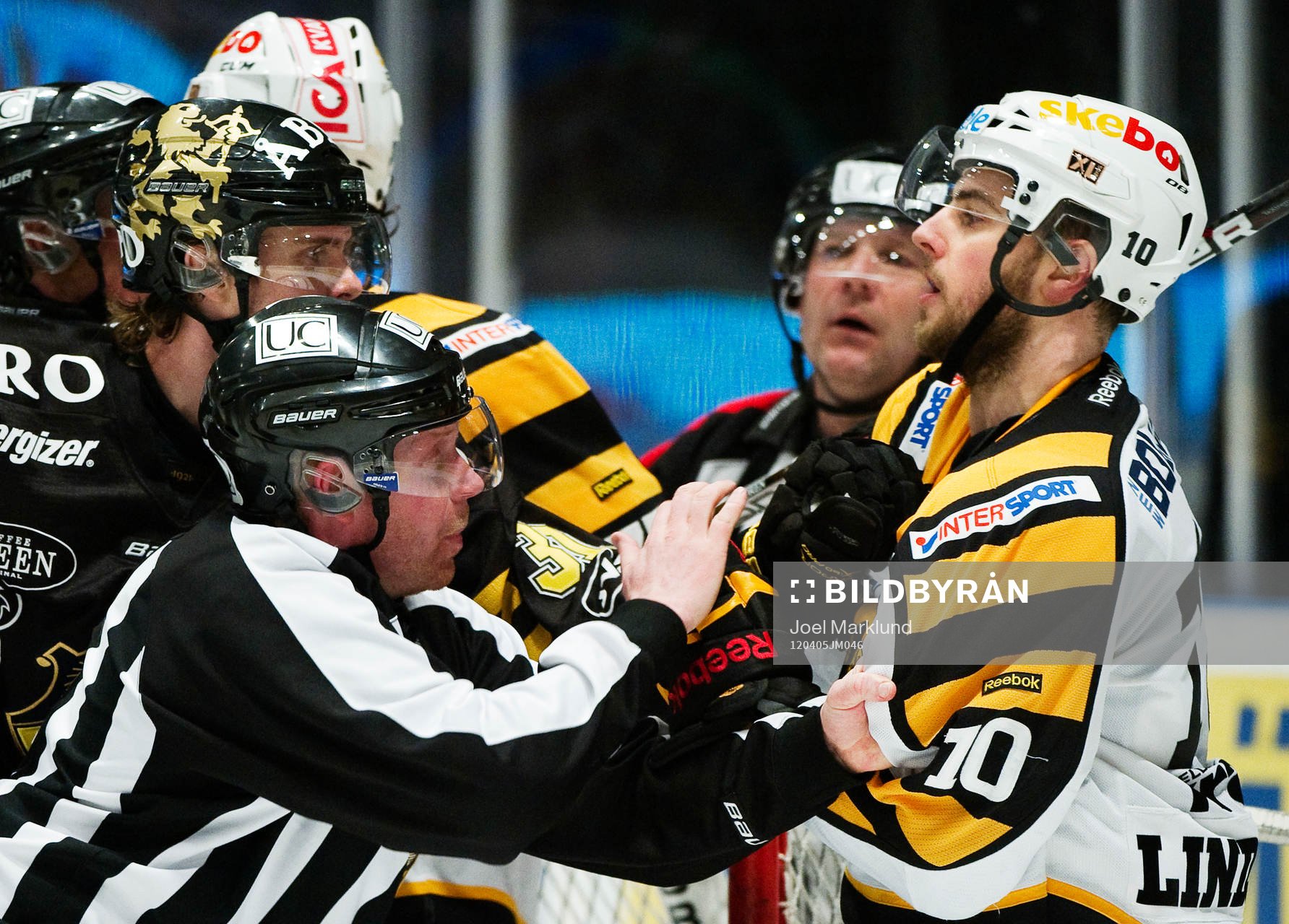 Stefan Johansson, AIK, i bråk med Joakim Lindström,
