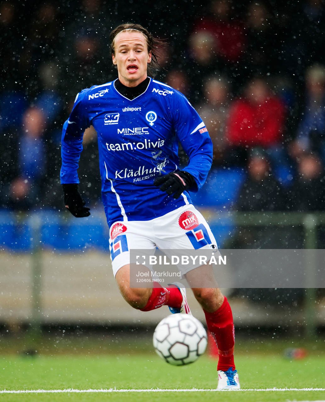 Viktor Prodell, jagar bollen