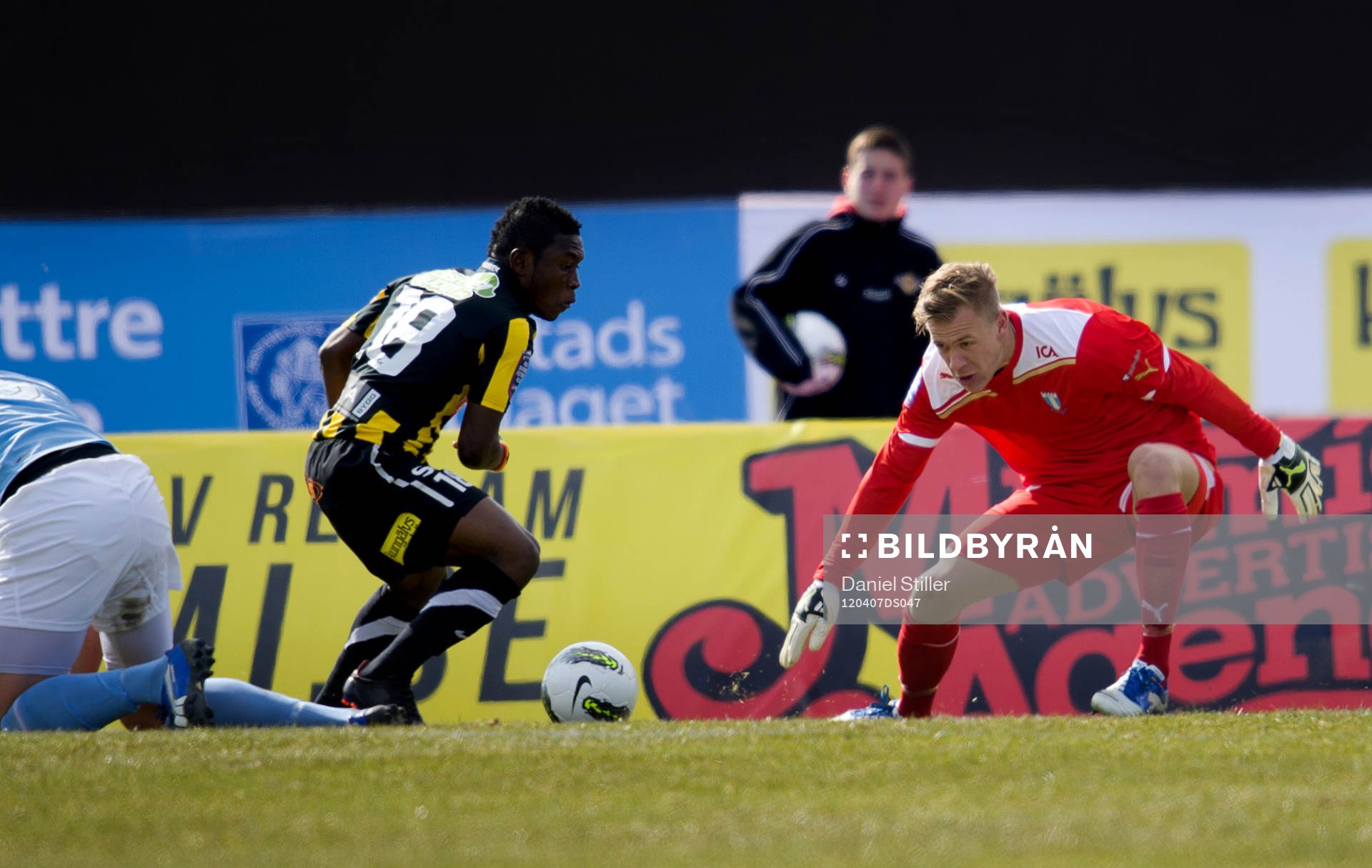 Abdul Majeed Waris, Häcken, rundar Johan Dahlin, målvakt,