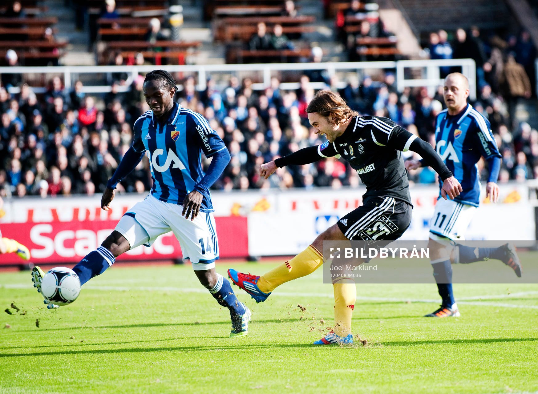 Simon Helg, Sundsvall, skjuter