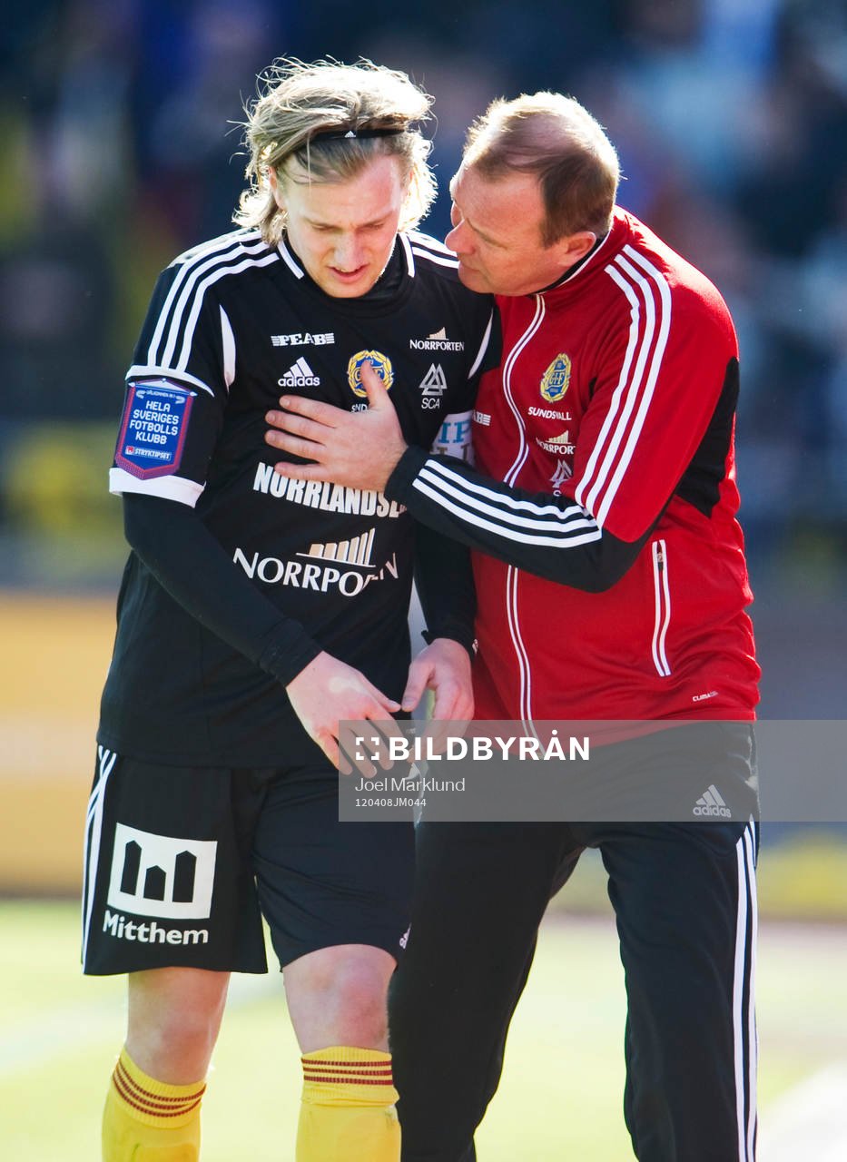 Emil Forsberg, Sundsvall, går av planen skadad