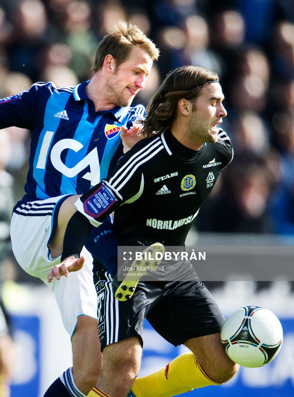 Peter Nymann Mikkelsen, Djurgården, i kamp om bollen med