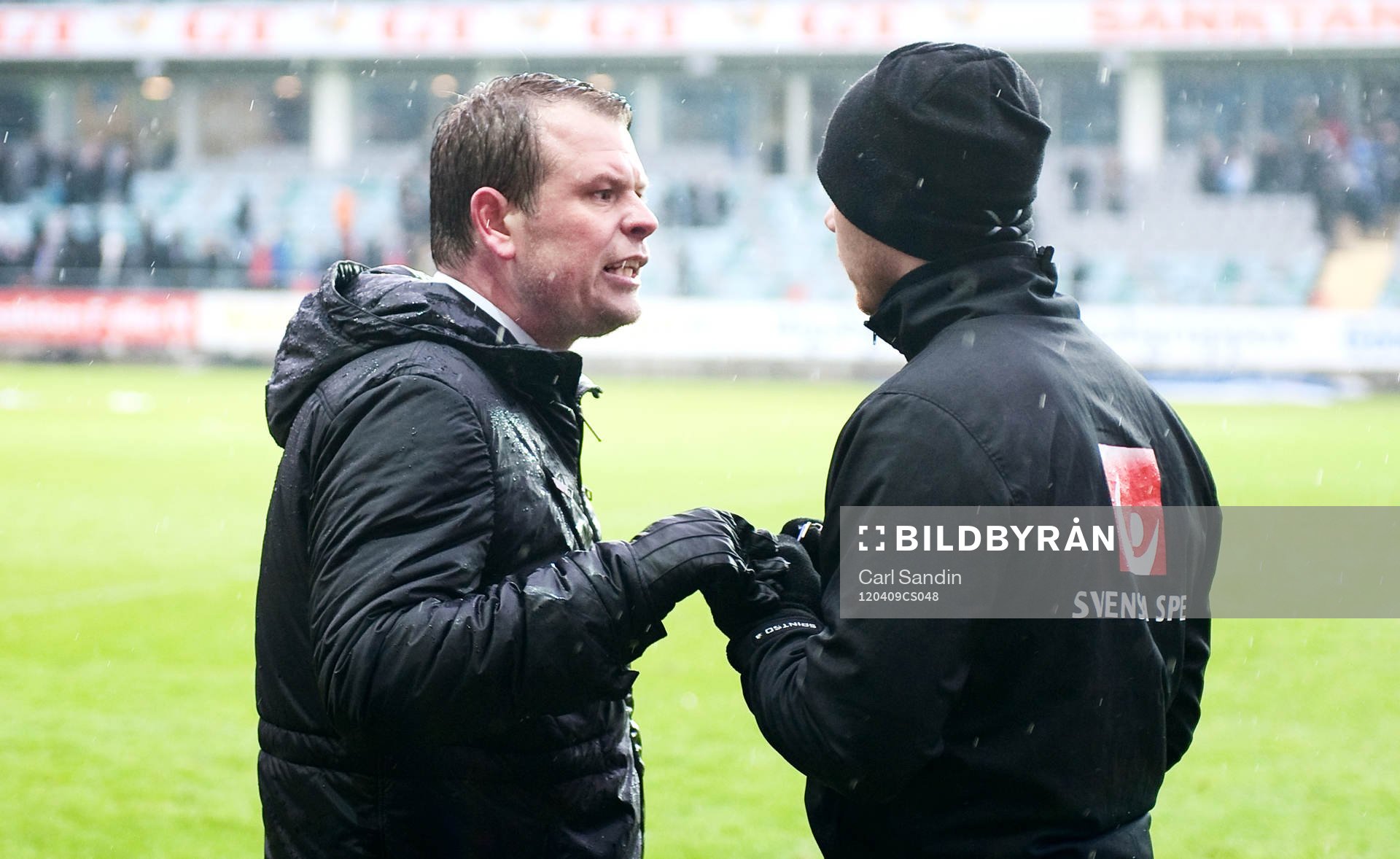 Mikael Stahre, tränare, Göteborg, pratar med