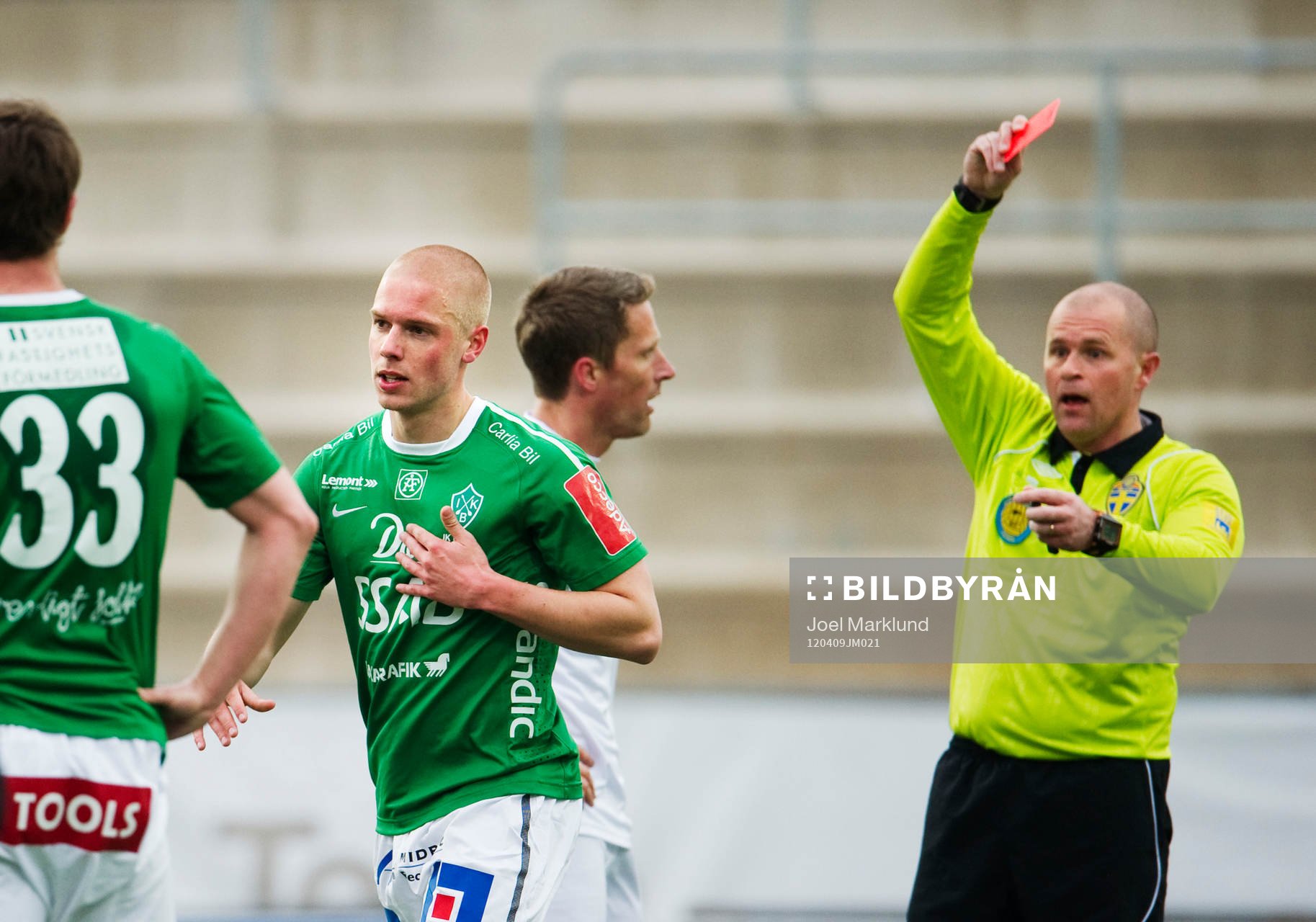 Patrik St Cyr, Brage, får rött kort av domare Mattias