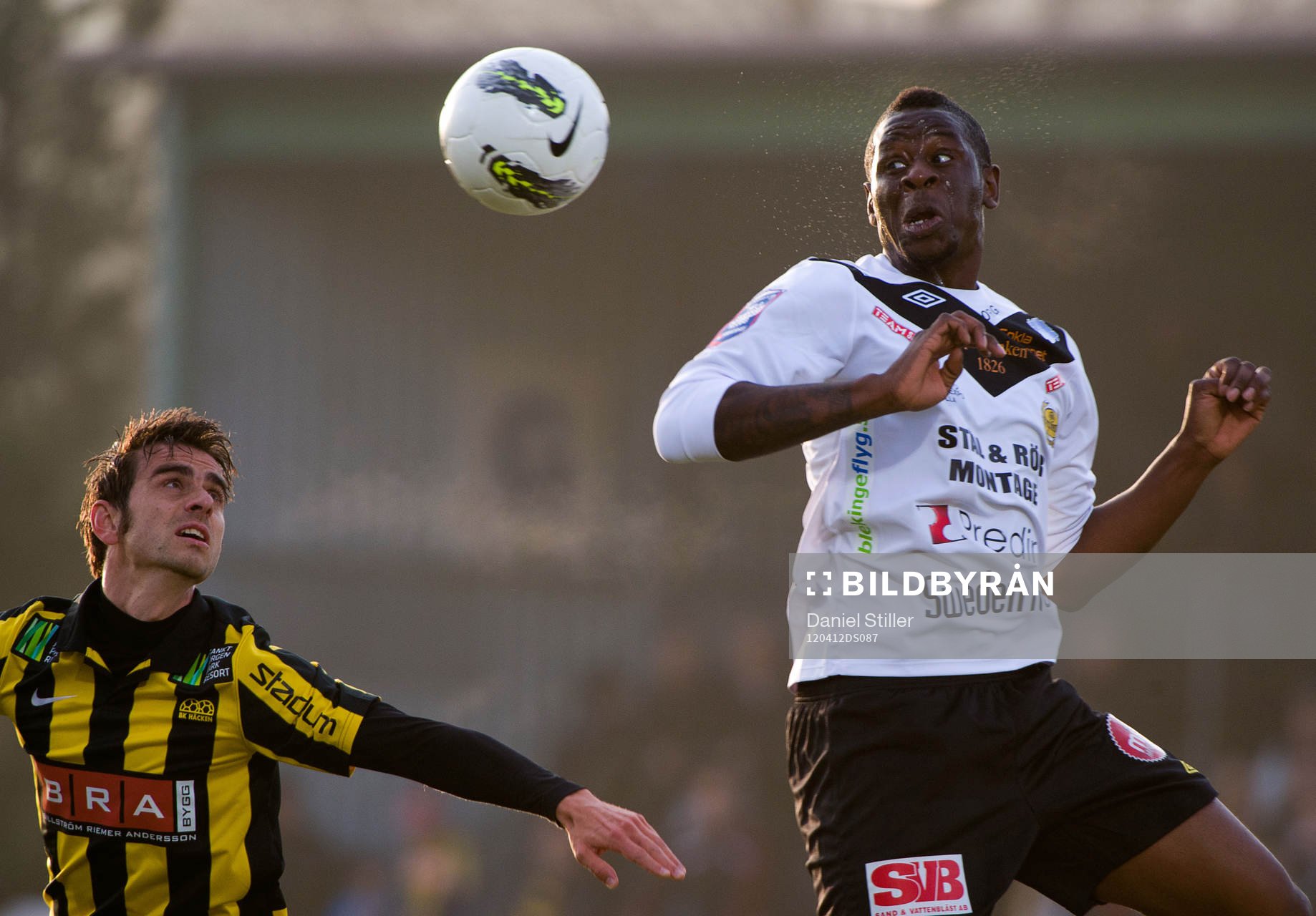 Dominique Kivuvu, Mjällby. Björn Anklev, Häcken