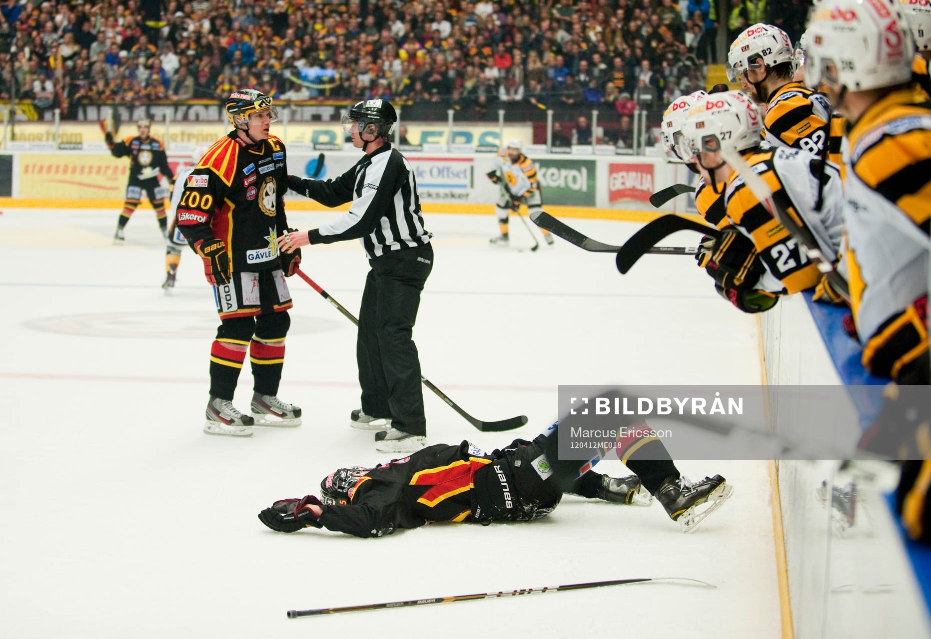 Simon Bertilsson, Brynäs blir liggandes