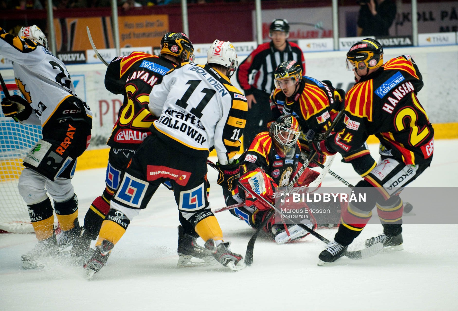 Stökigt framför Nklas Svedberg, målvakt Brynäs