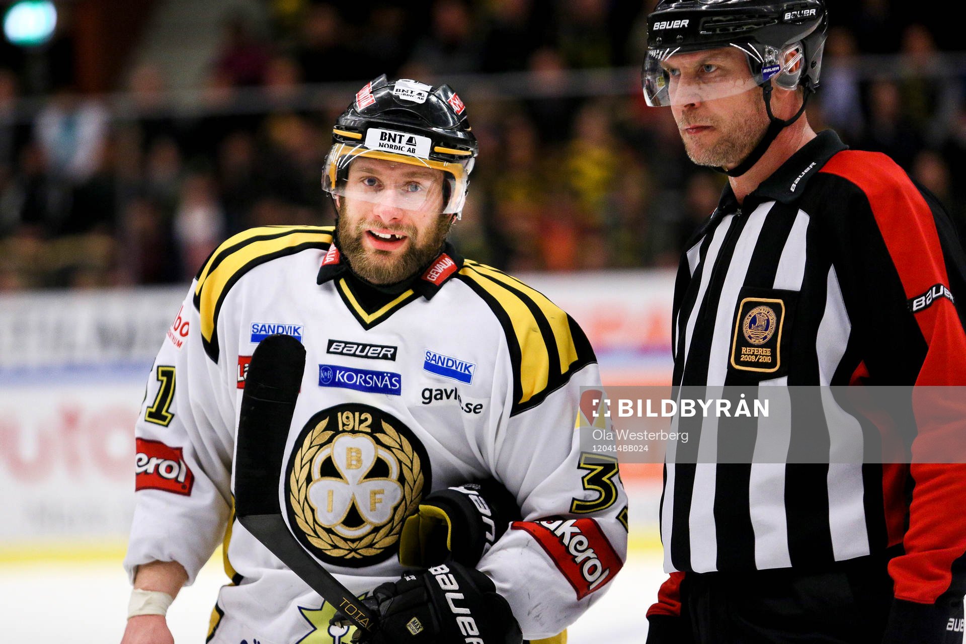 Jonathan Granström Brynäs och Ulf Rönnmark, domare