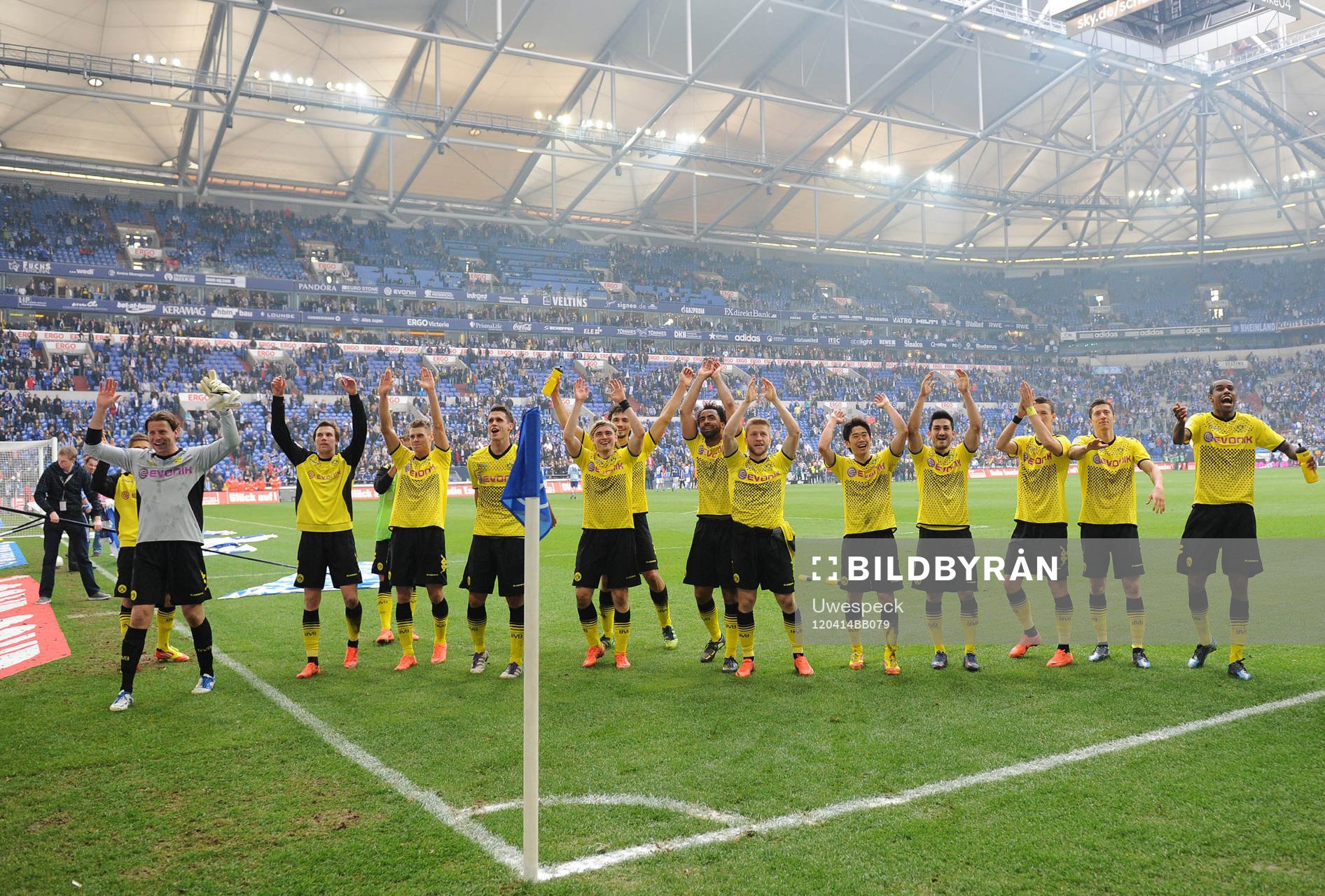  Dortmund, jubel och tack till fansen efter matchen.
