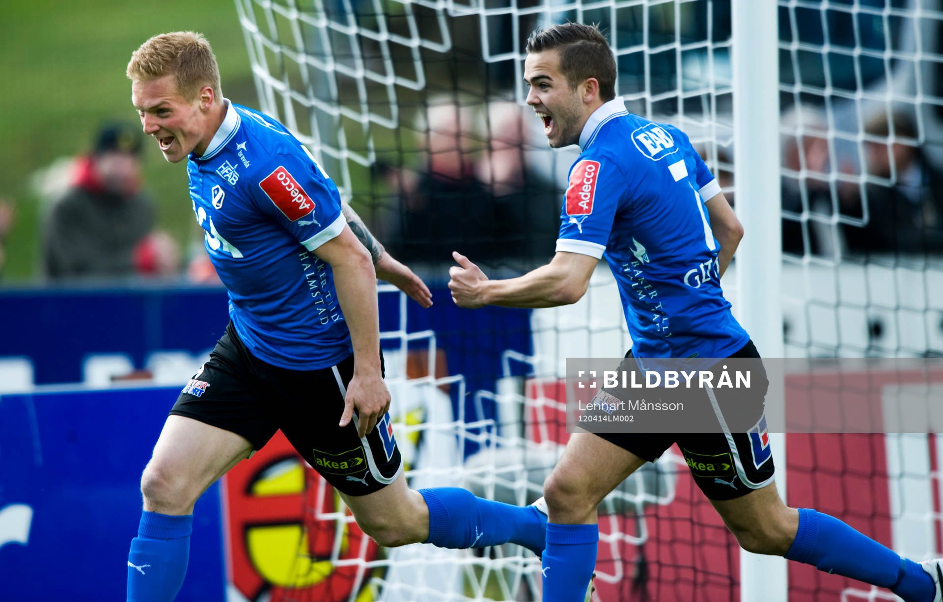 1-0 Gudjon Baldvinsson, Halmstad, som grattas av Kristinn Steinthorsson