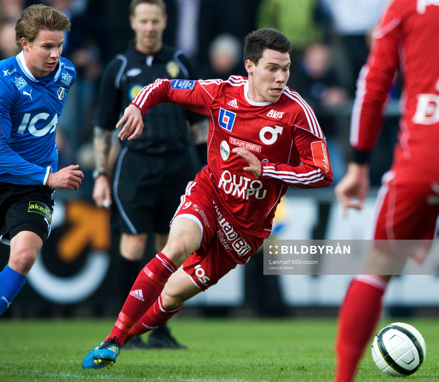 Alexander Andersson, Degerfors, jagas av Johan Blomberg,