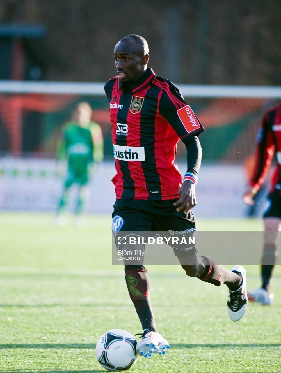 Aziz Corr Nyang, Brommapojkarna