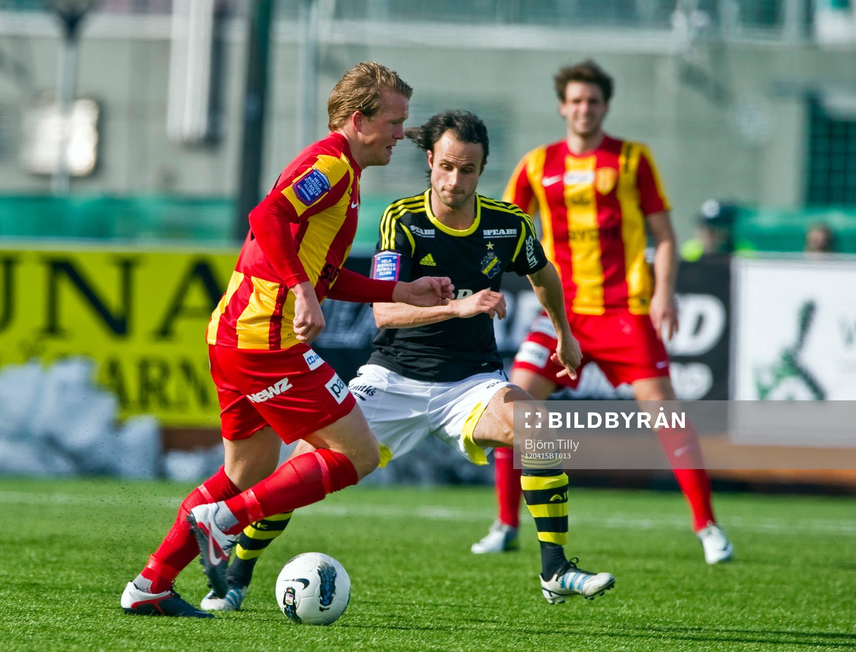  Anders Bååth, Syrianska och Helgi Danielsson, AIK.