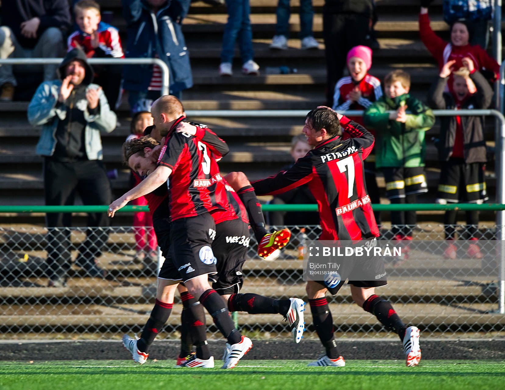  Måljubel efter 1-0 av Nicklas Carlsson, Brommapojkarna. Jubel.