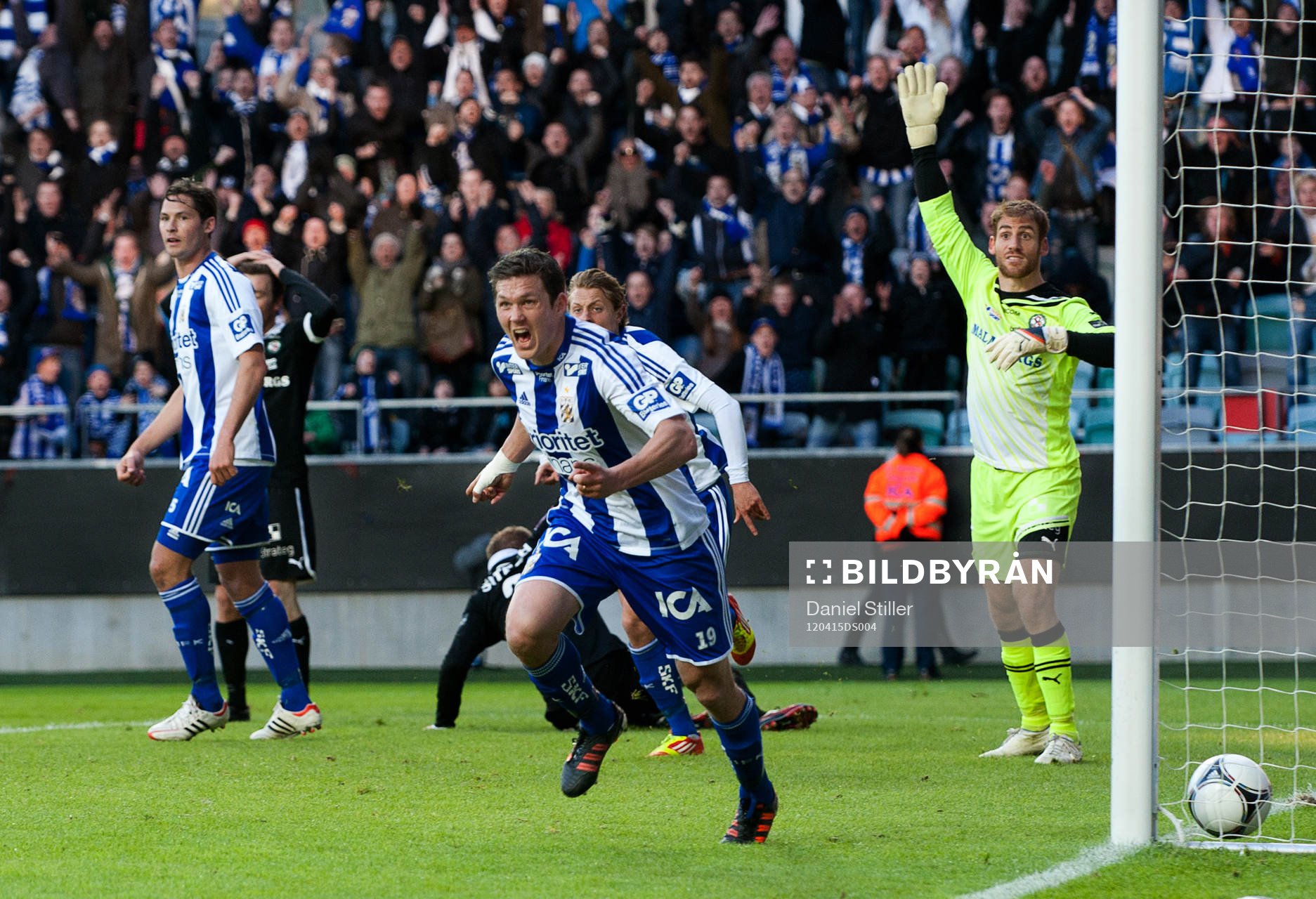 Hannes Stiller, IFK Göteborg, får ett mål bortdömt i