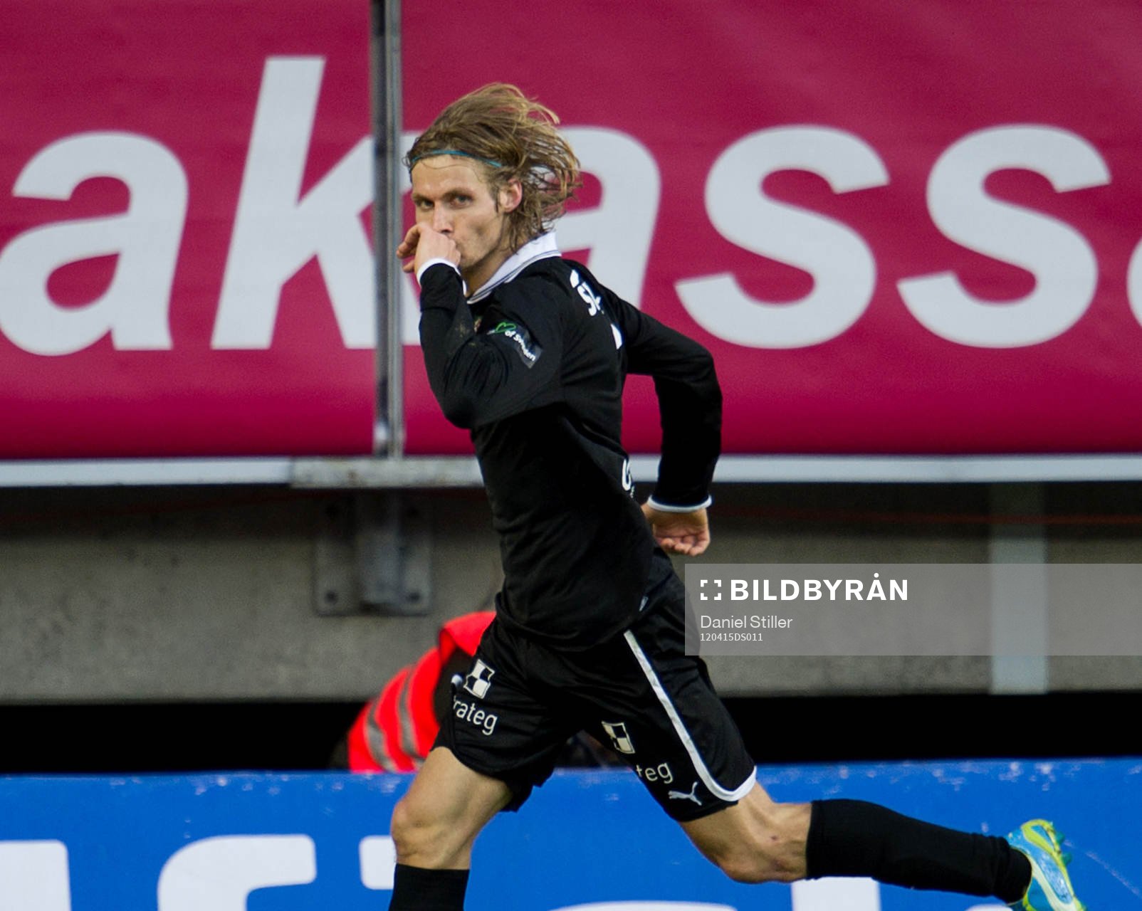 Tobias Grahn, Örebro, gör 1-2, jubel