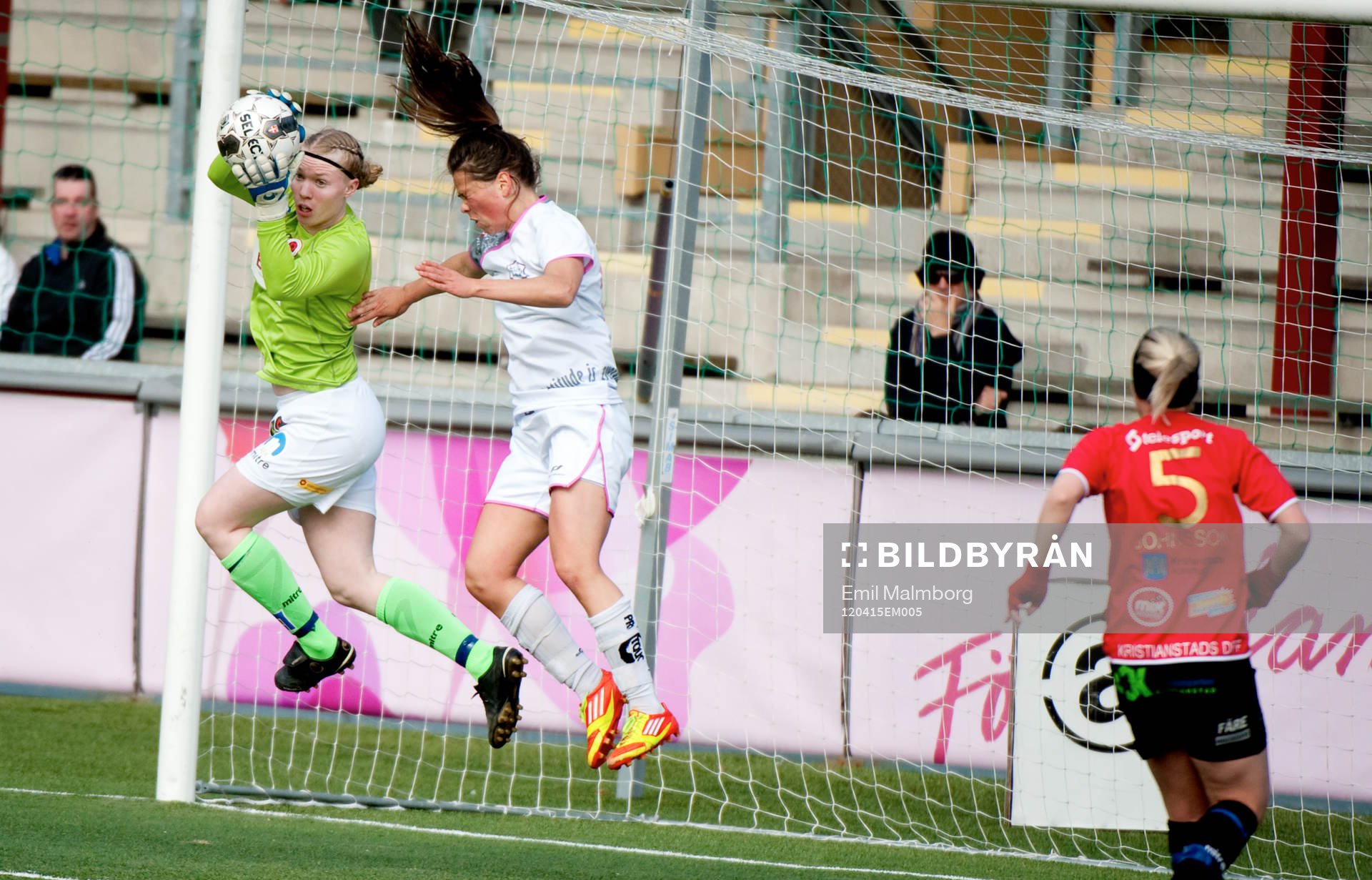 Hedvig Lindahl, Kristianstad räddar framför Sara Björk