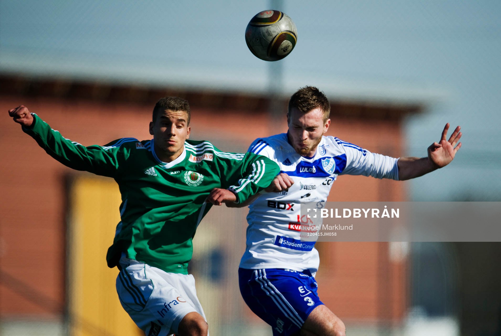 Kalle Sjöö, IFK Luleå, i en nickduell